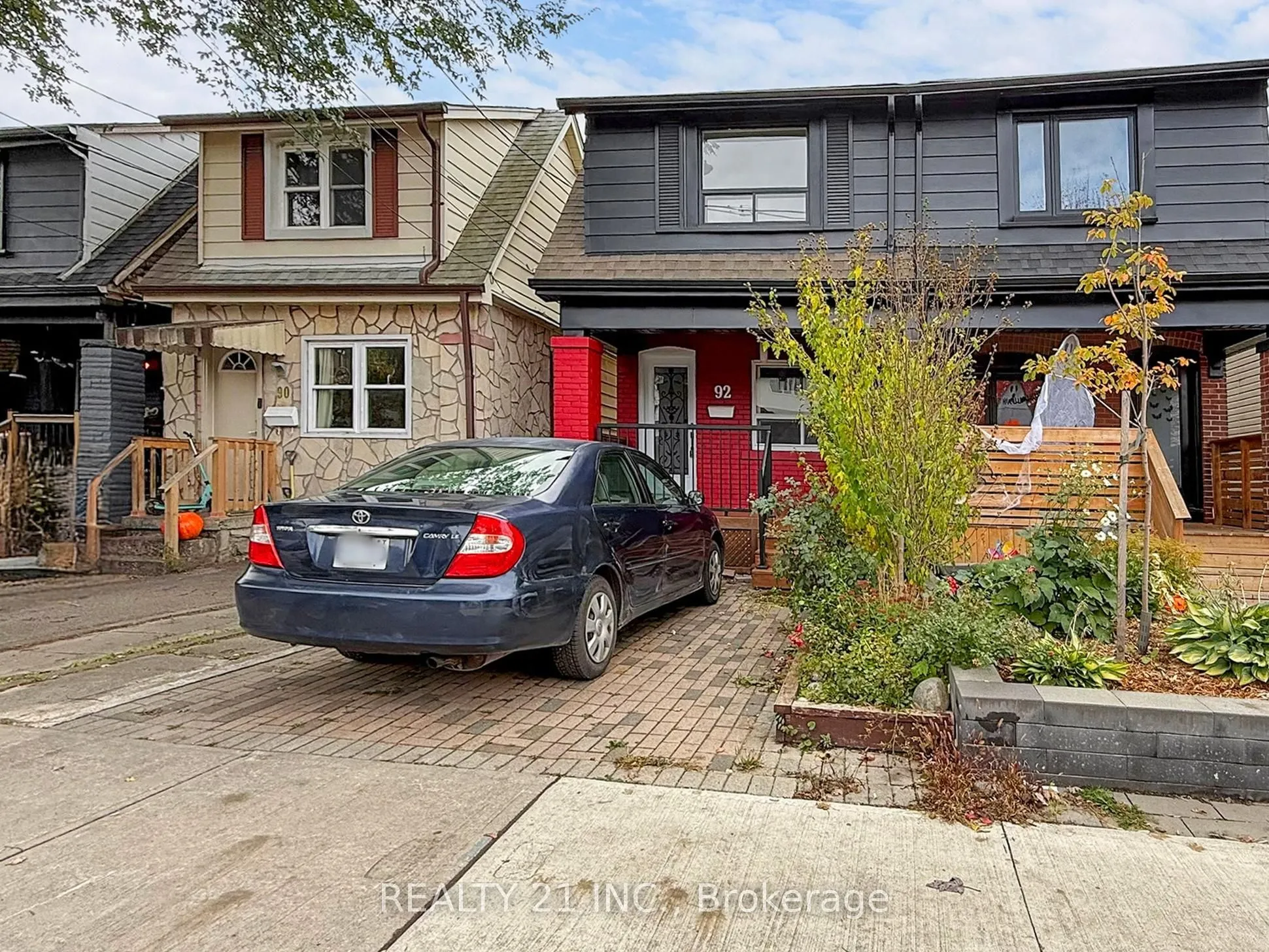 92 King Edward Ave Avenue