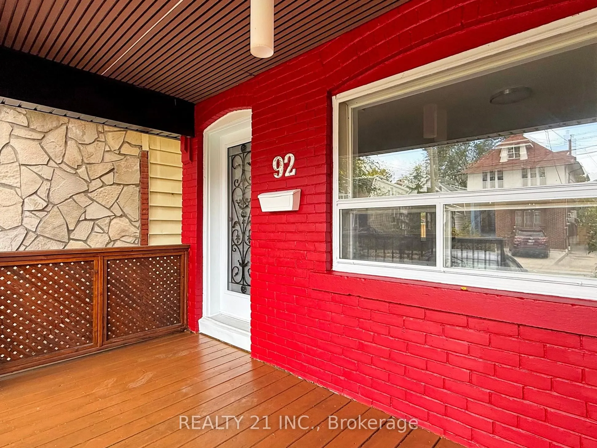 92 King Edward Ave Avenue