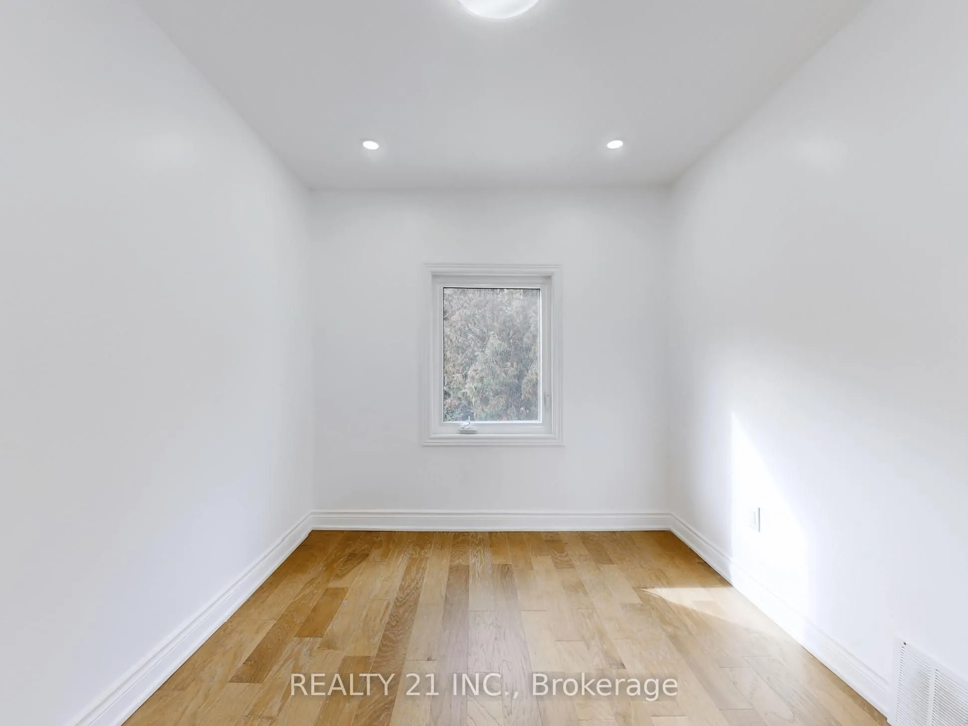 92 King Edward Ave Avenue