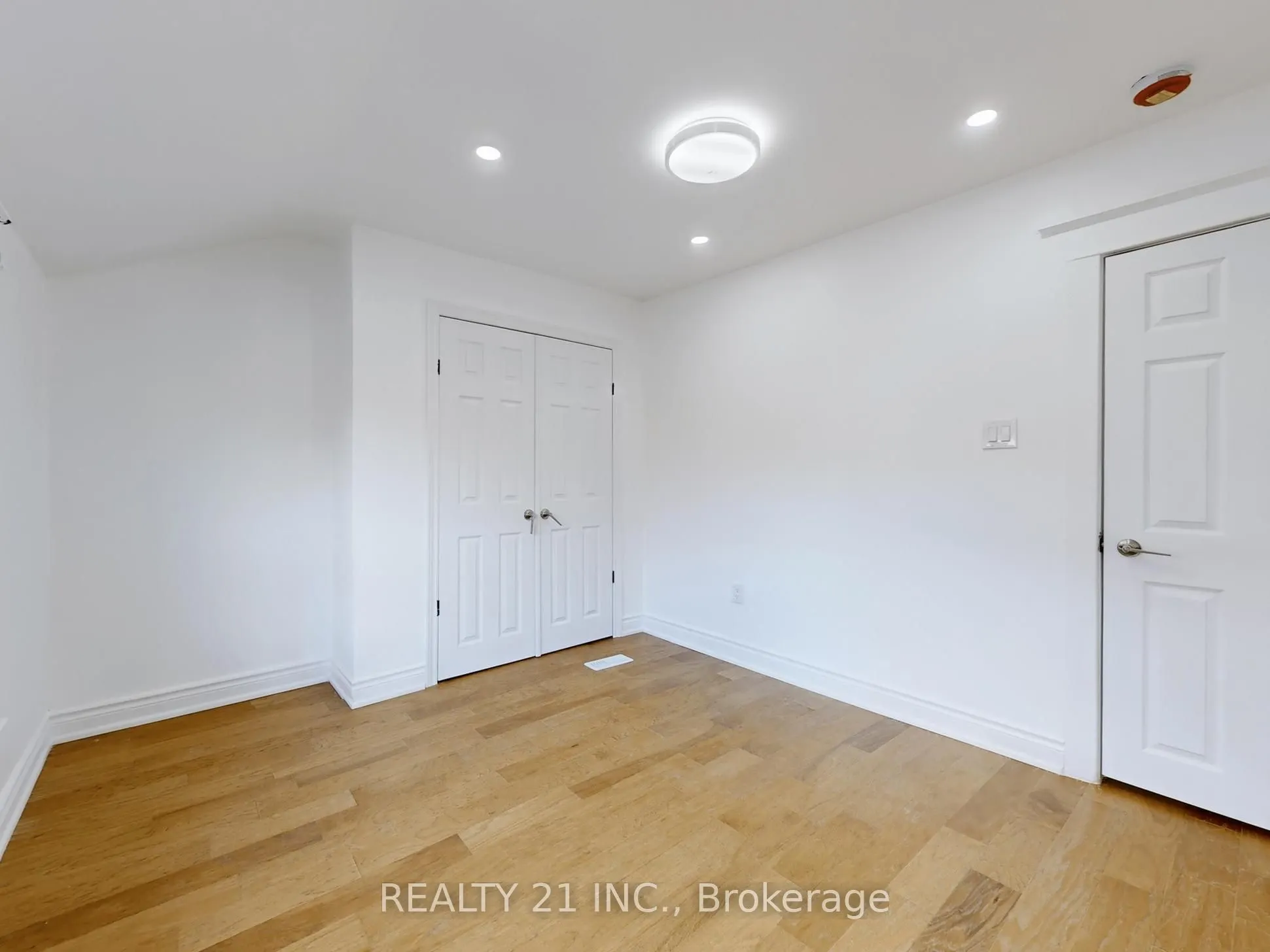 92 King Edward Ave Avenue