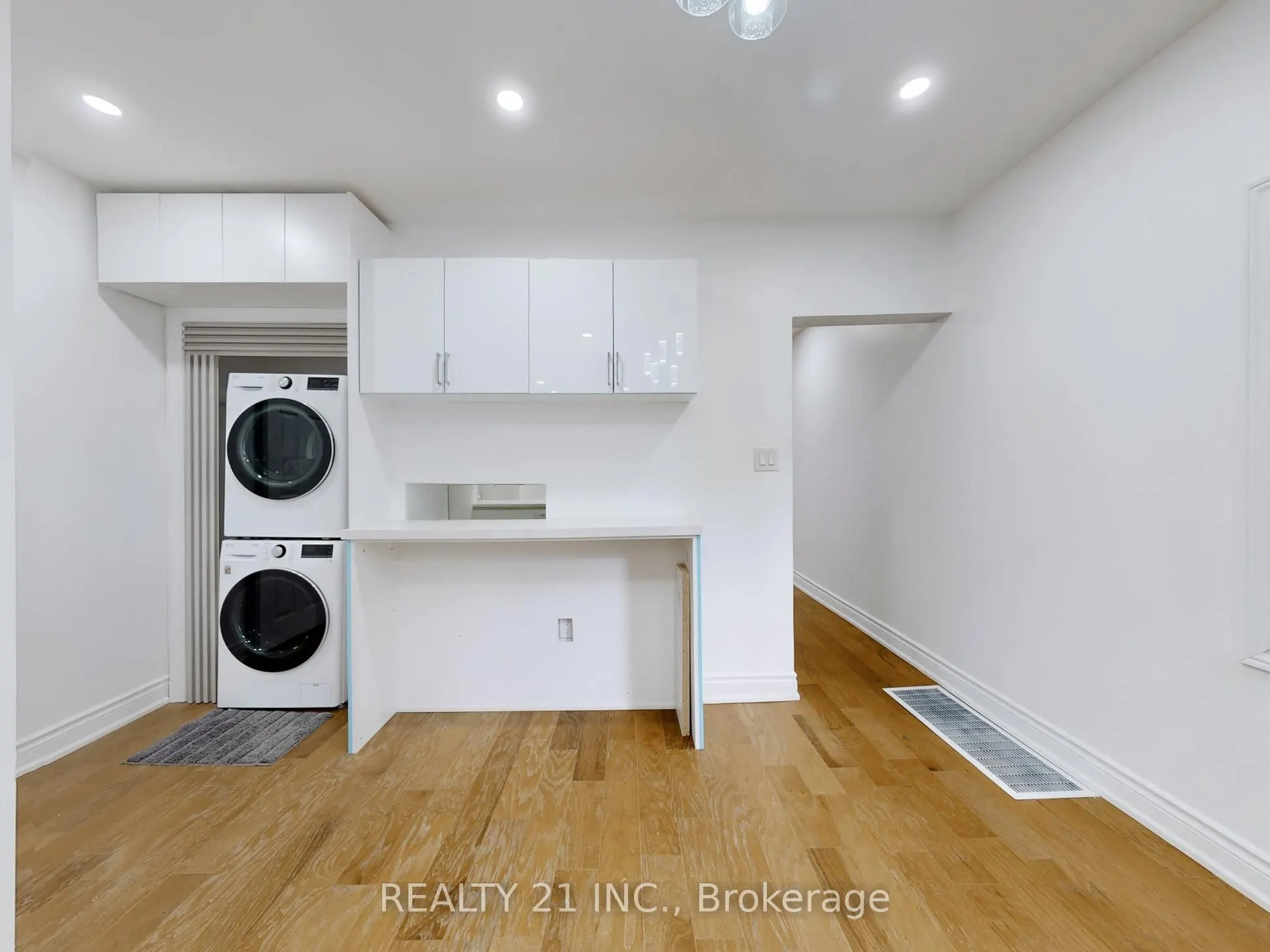 92 King Edward Ave Avenue