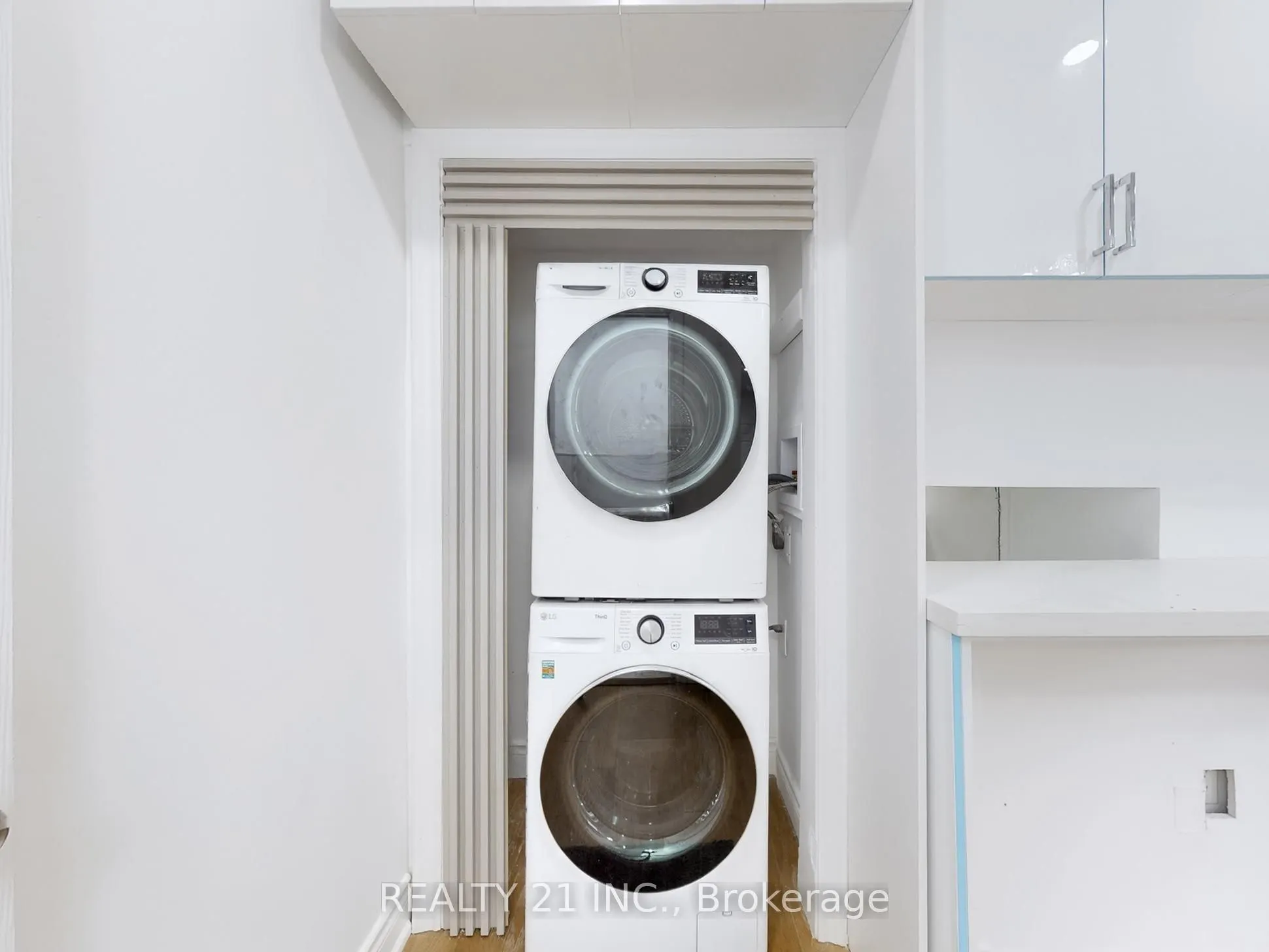 92 King Edward Ave Avenue