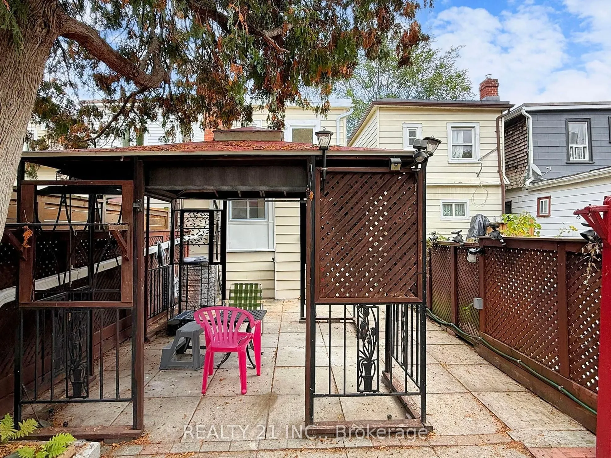 92 King Edward Ave Avenue