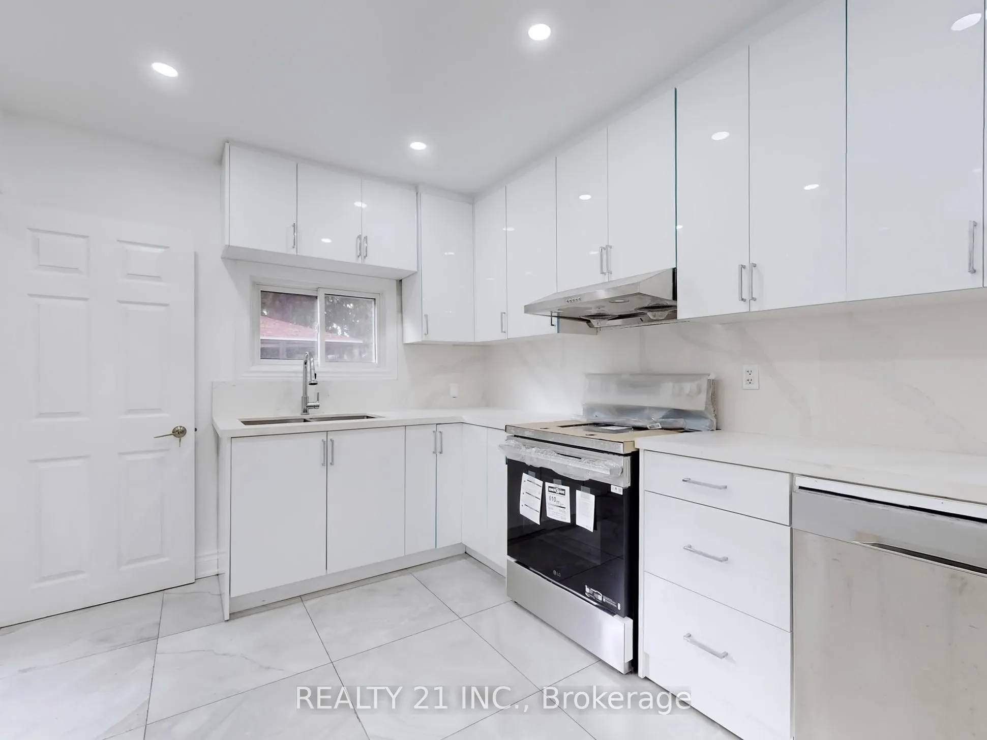 92 King Edward Ave Avenue