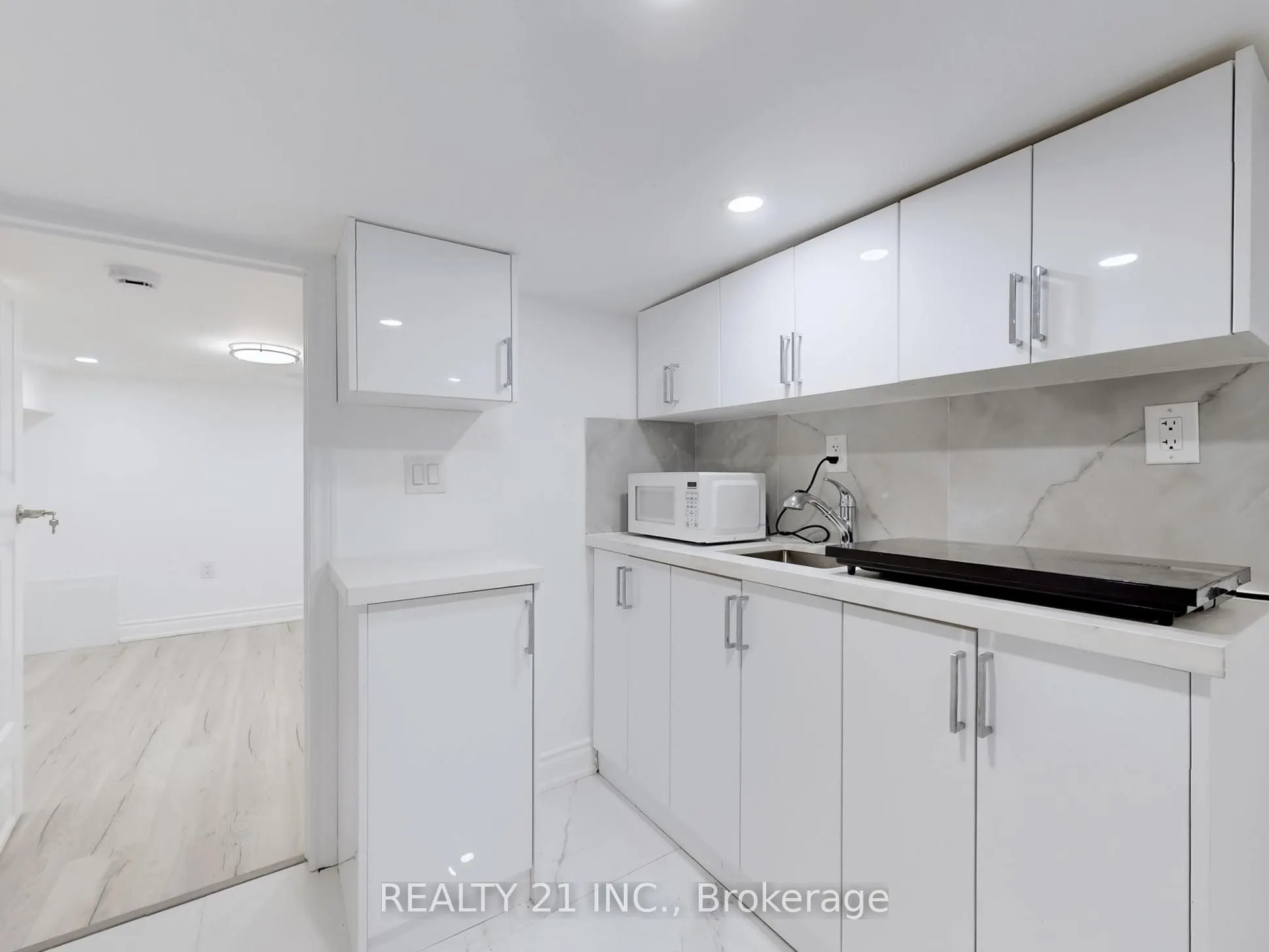 92 King Edward Ave Avenue