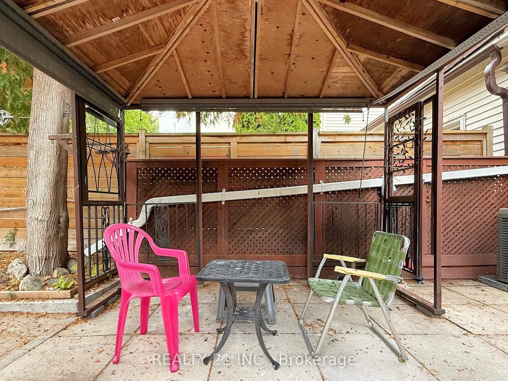 92 King Edward Ave Avenue