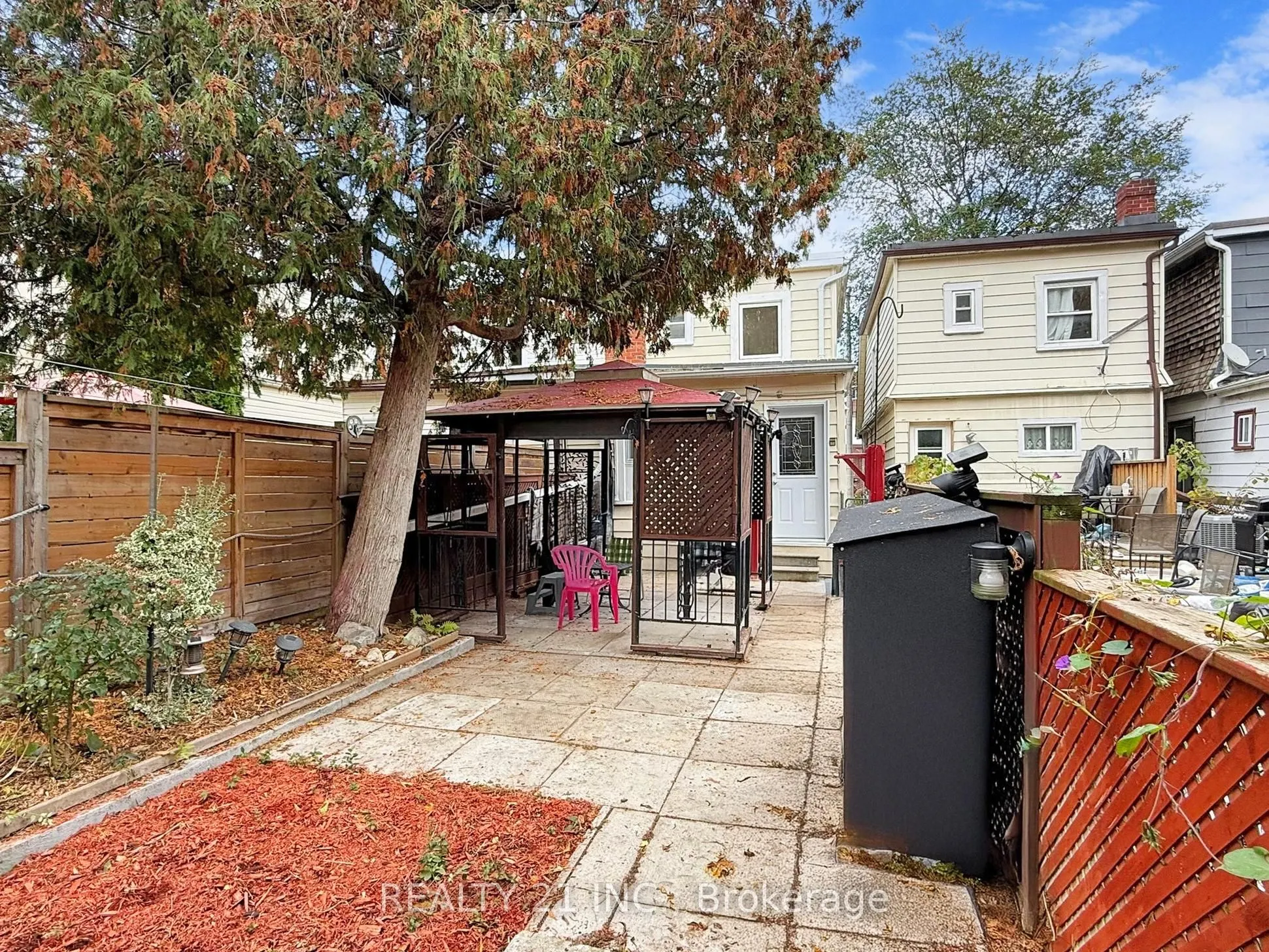 92 King Edward Ave Avenue