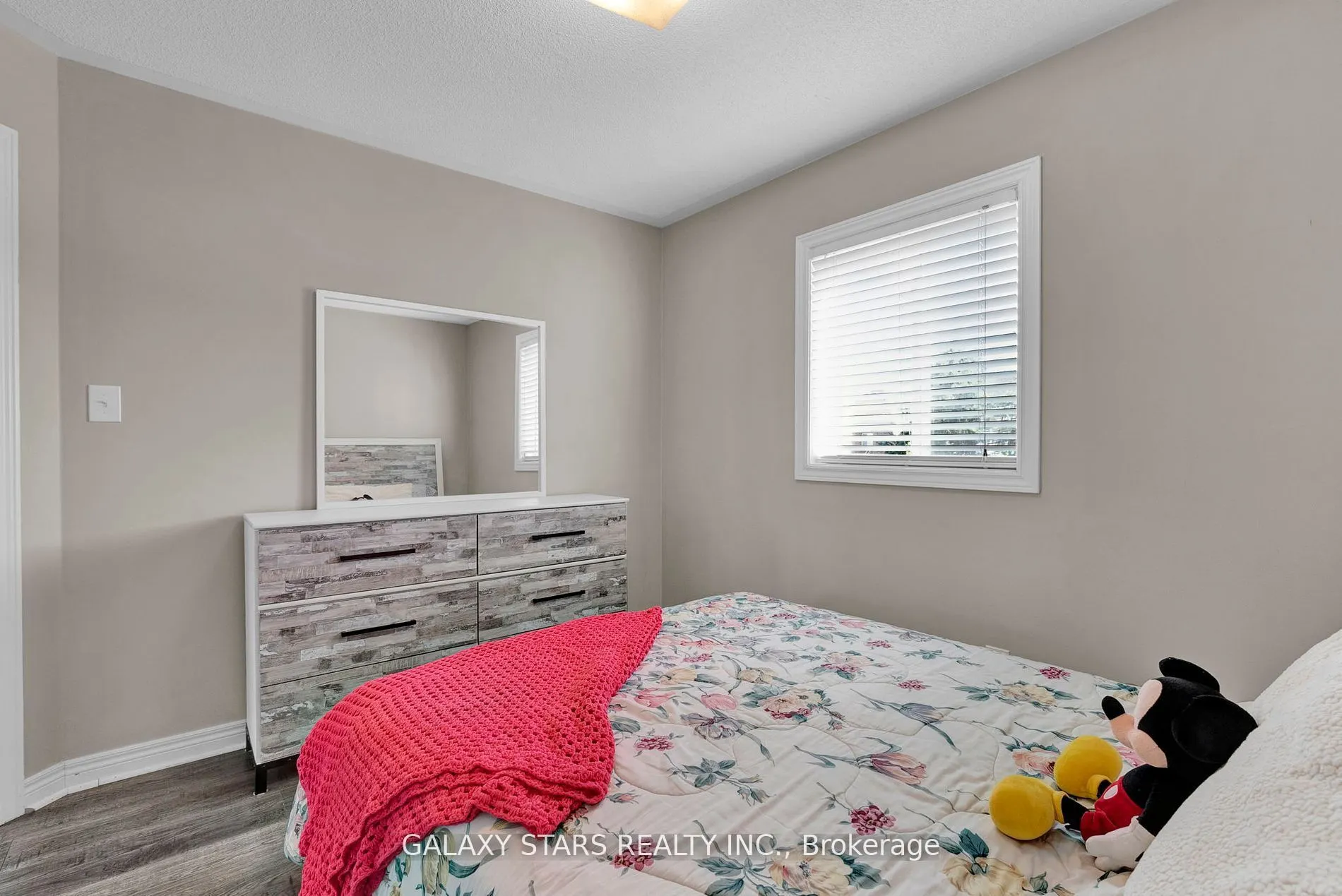 74 Northgrove Crescent