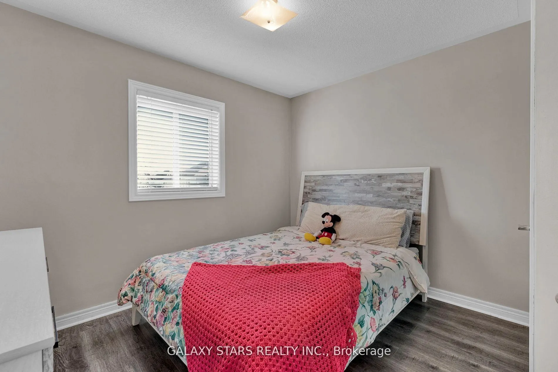 74 Northgrove Crescent