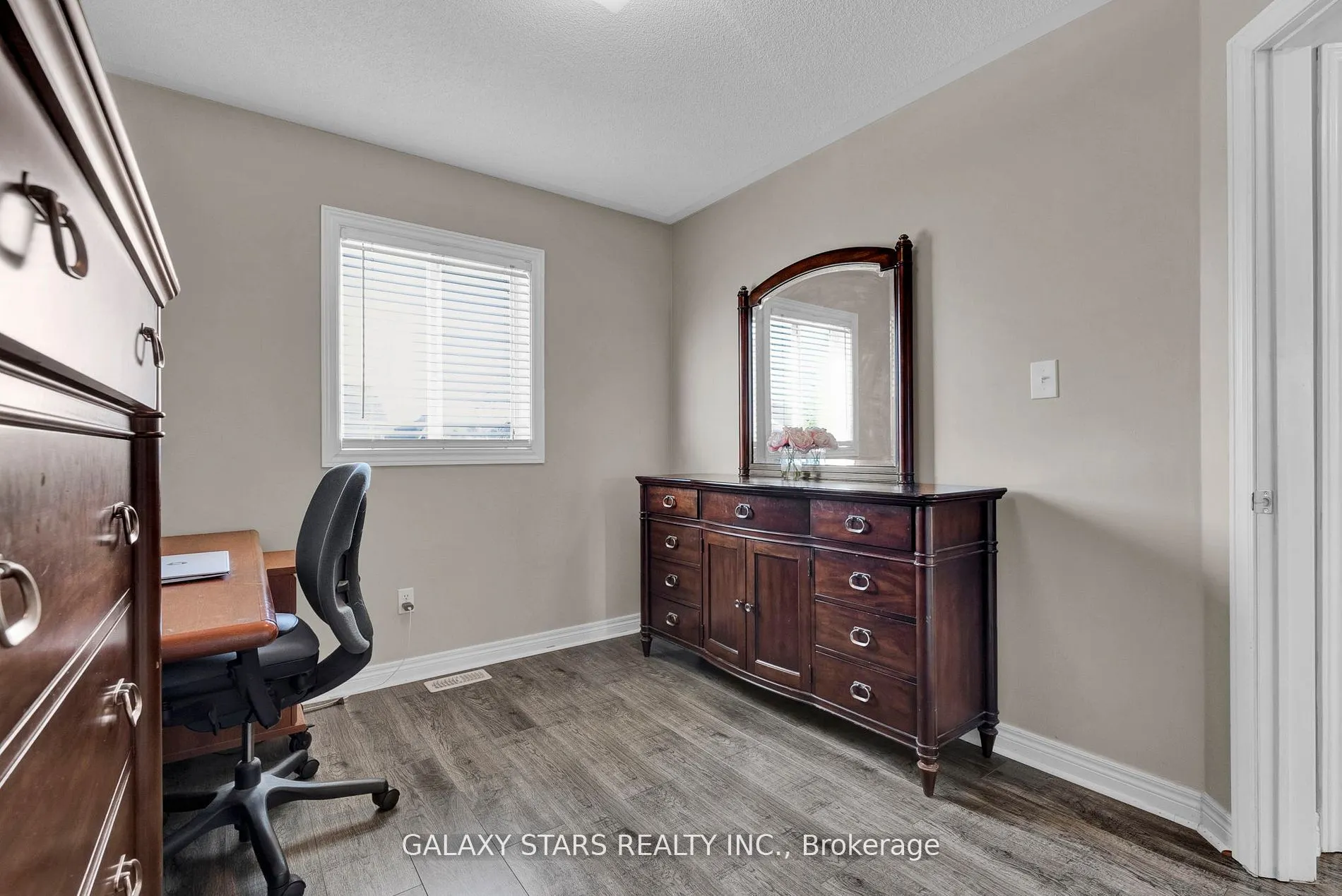 74 Northgrove Crescent