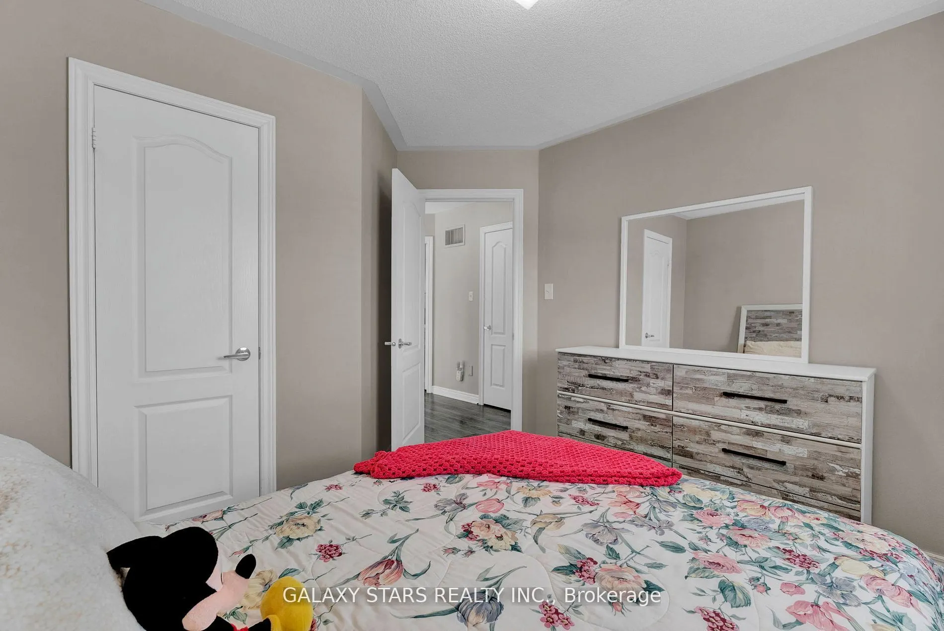 74 Northgrove Crescent