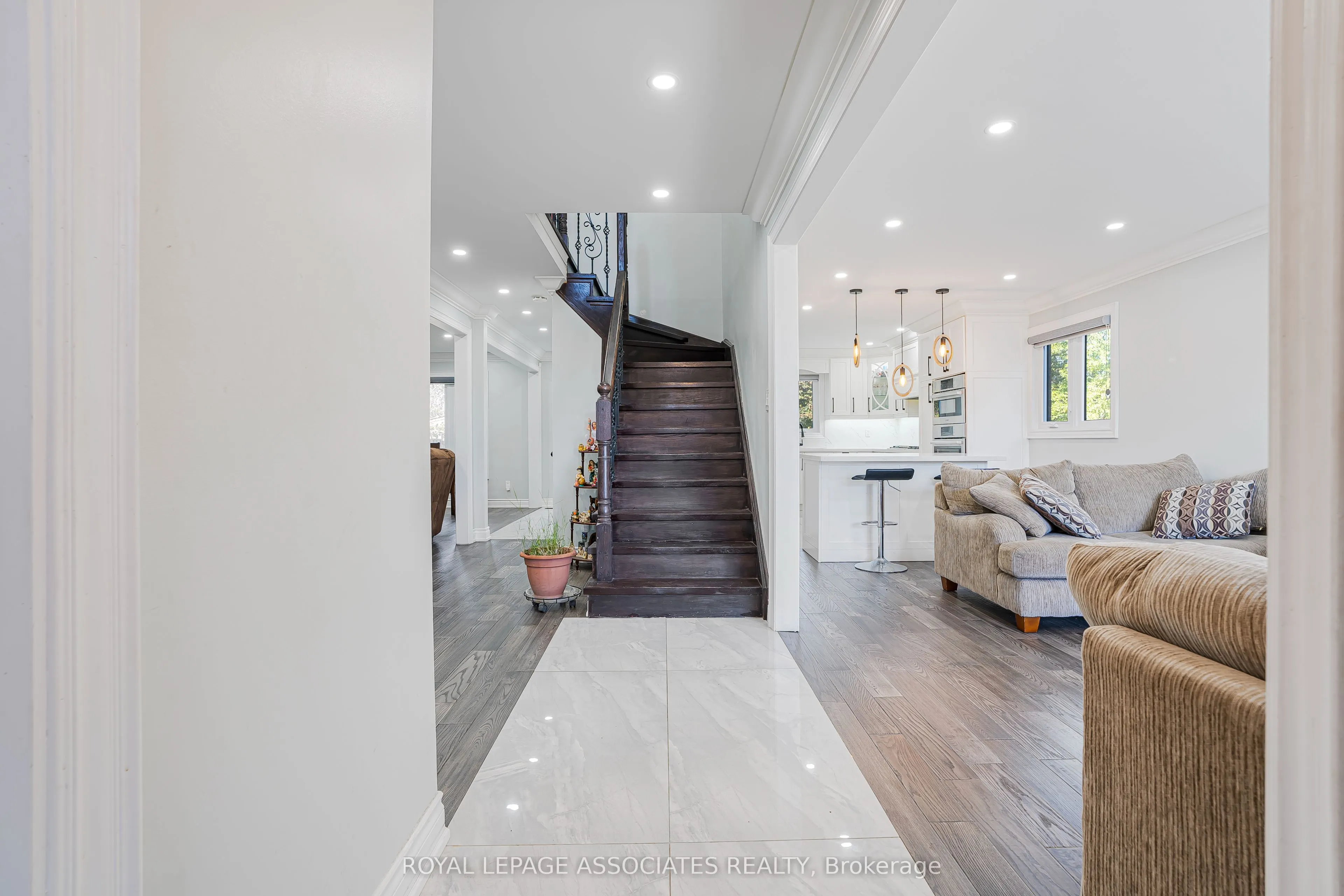 95 Carisbrooke Square