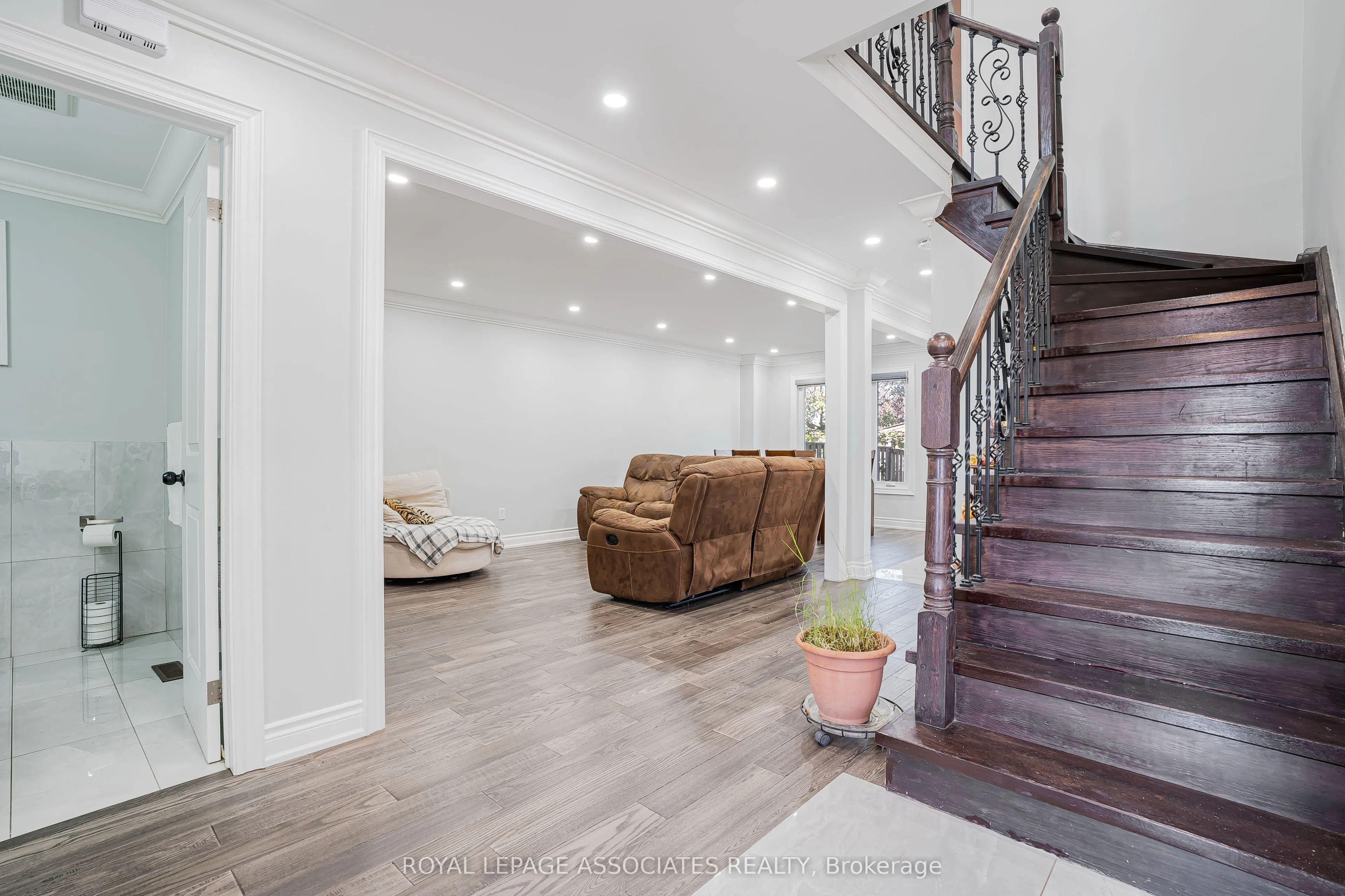 95 Carisbrooke Square