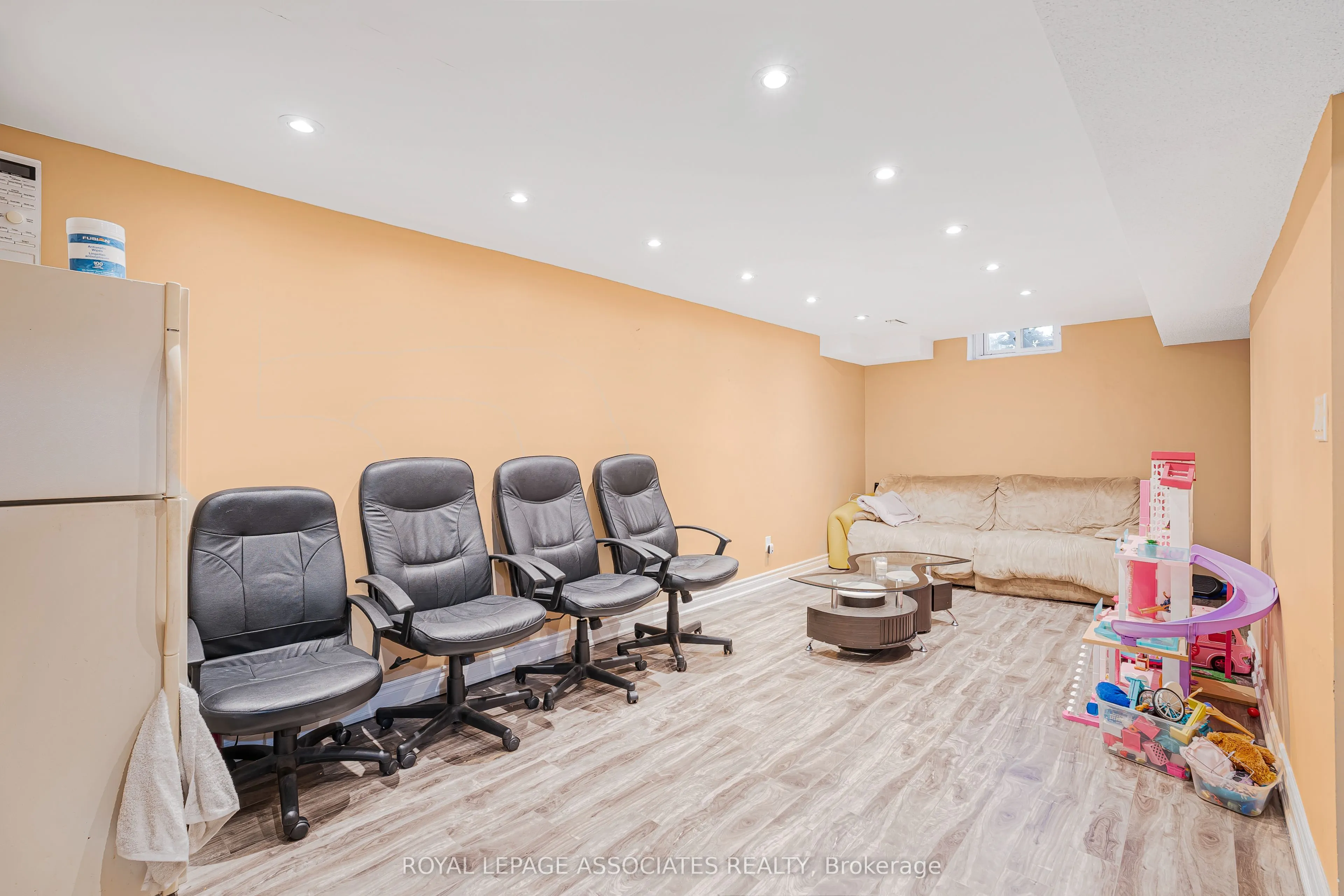 95 Carisbrooke Square