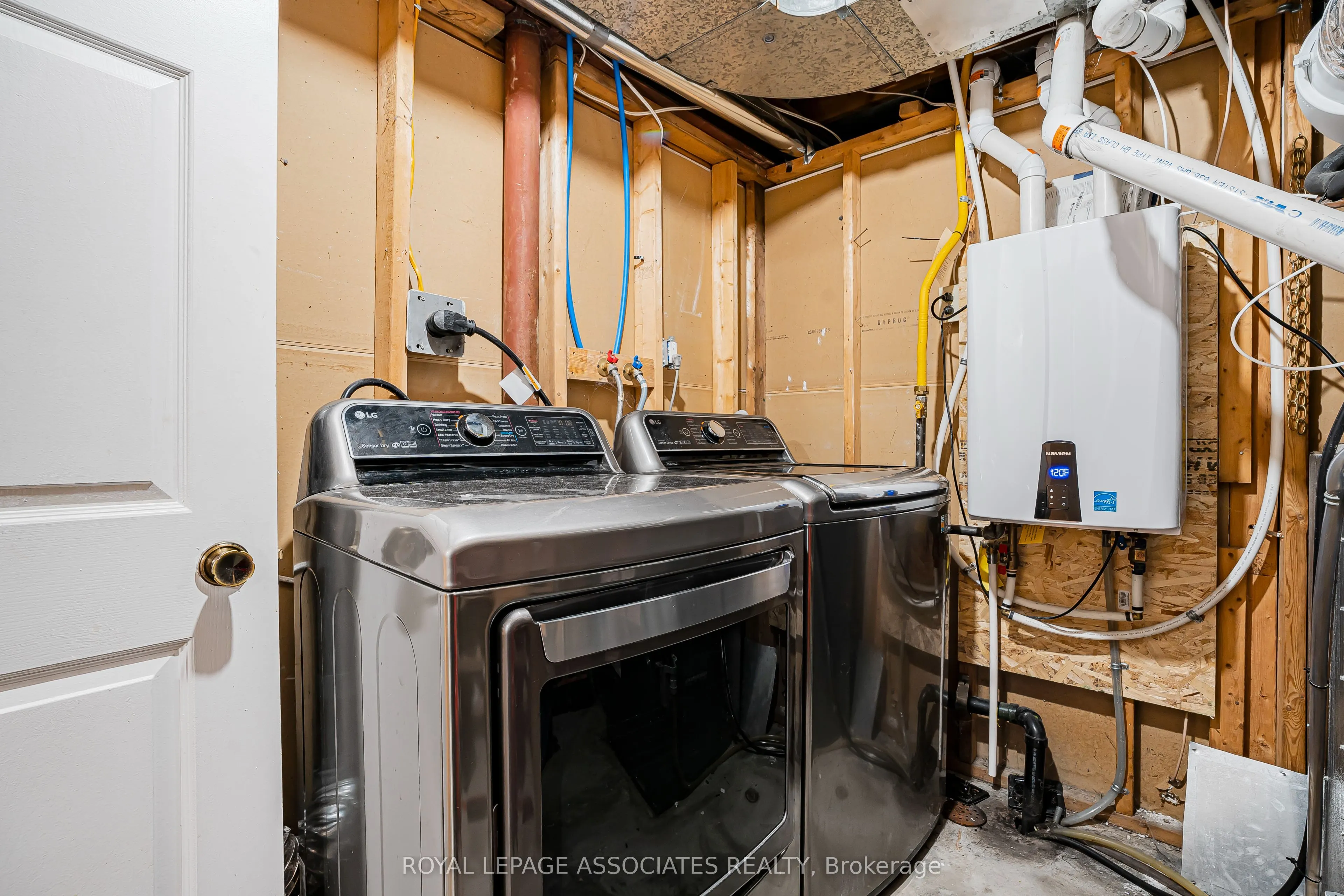 95 Carisbrooke Square