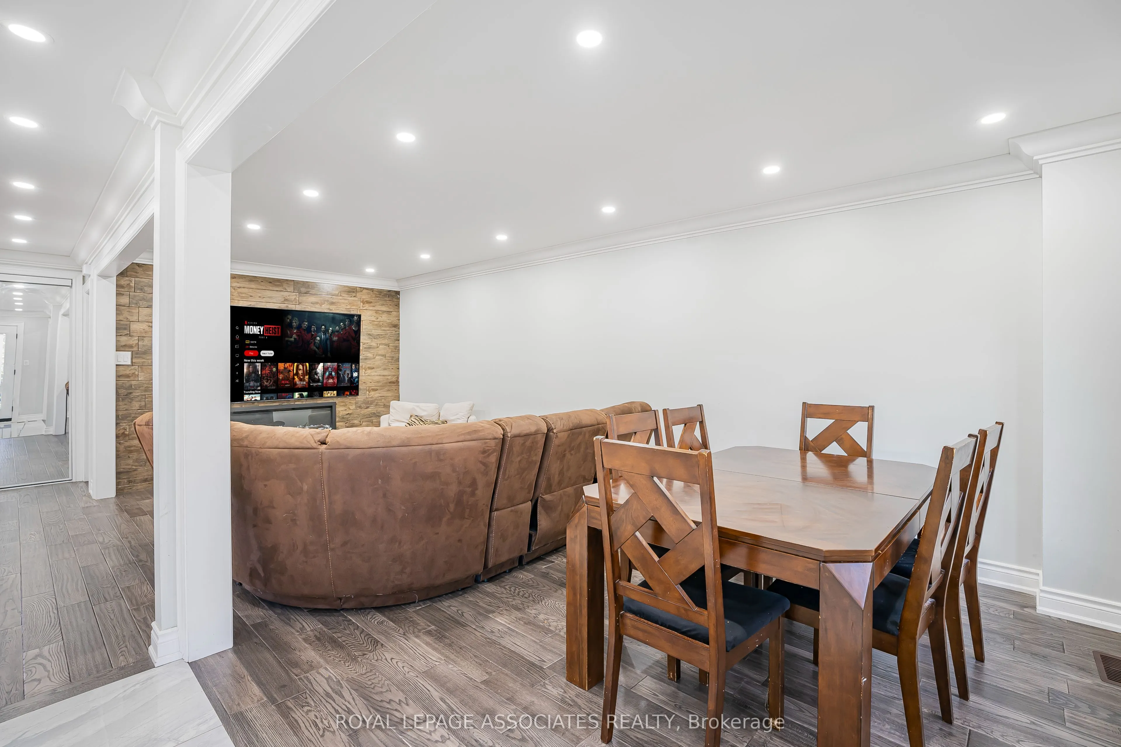 95 Carisbrooke Square