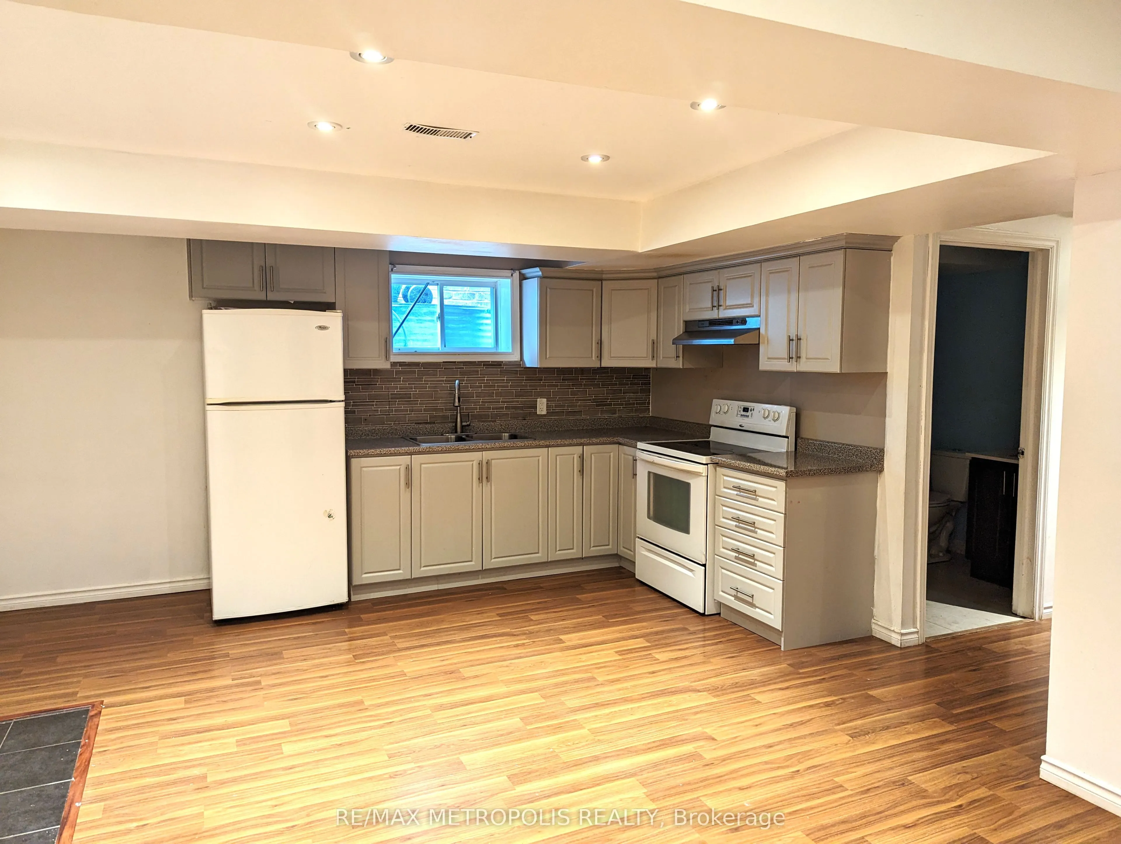 40 Harper-Hill Drive, #Bsmt