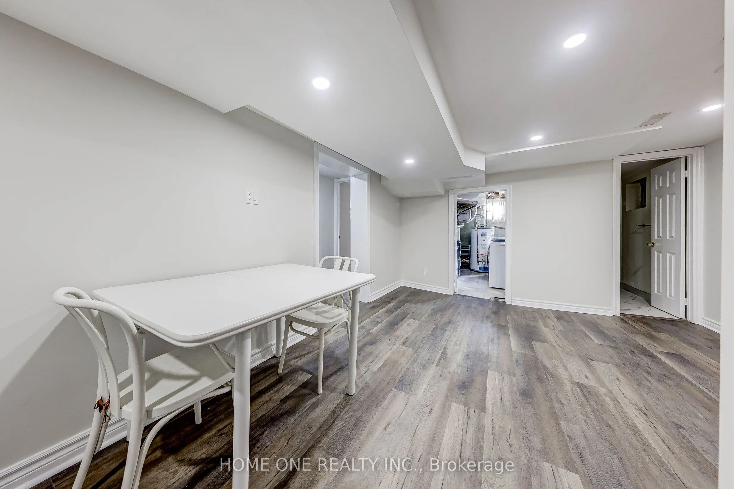 12 Lauralynn Crescent