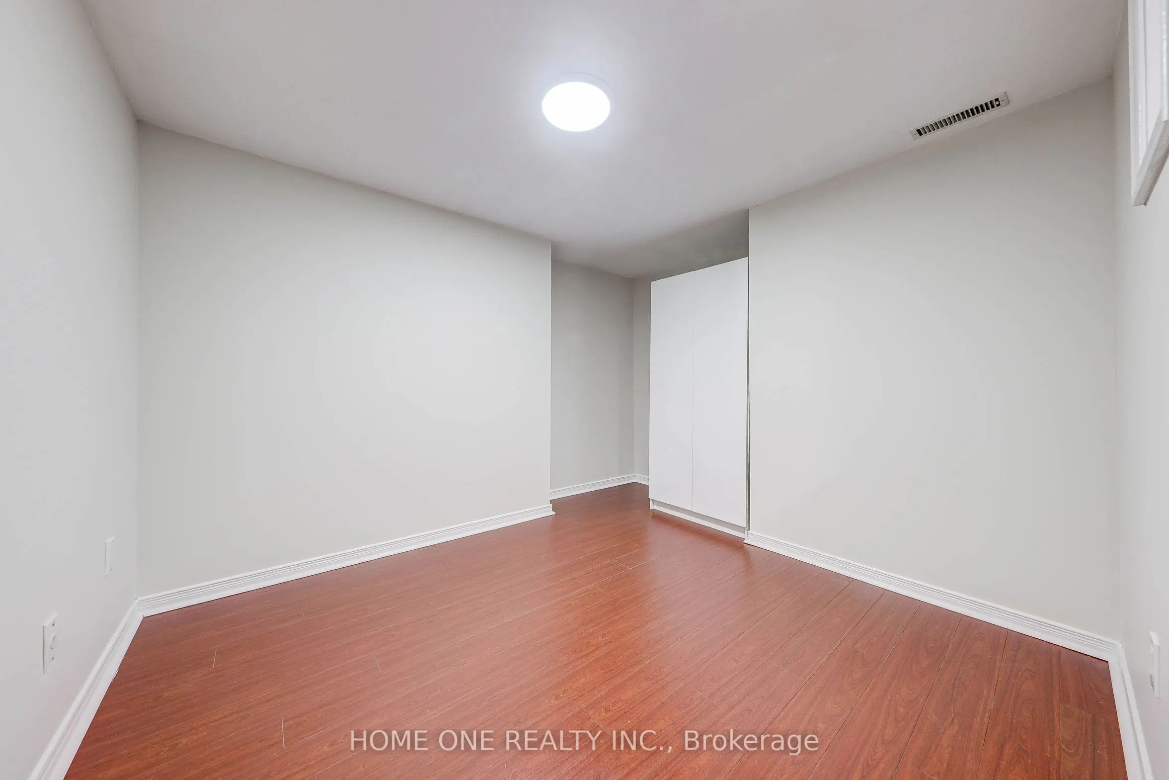 12 Lauralynn Crescent