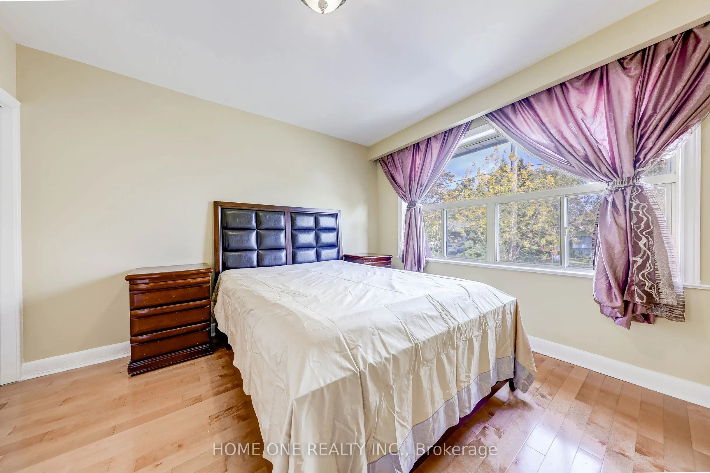 12 Lauralynn Crescent