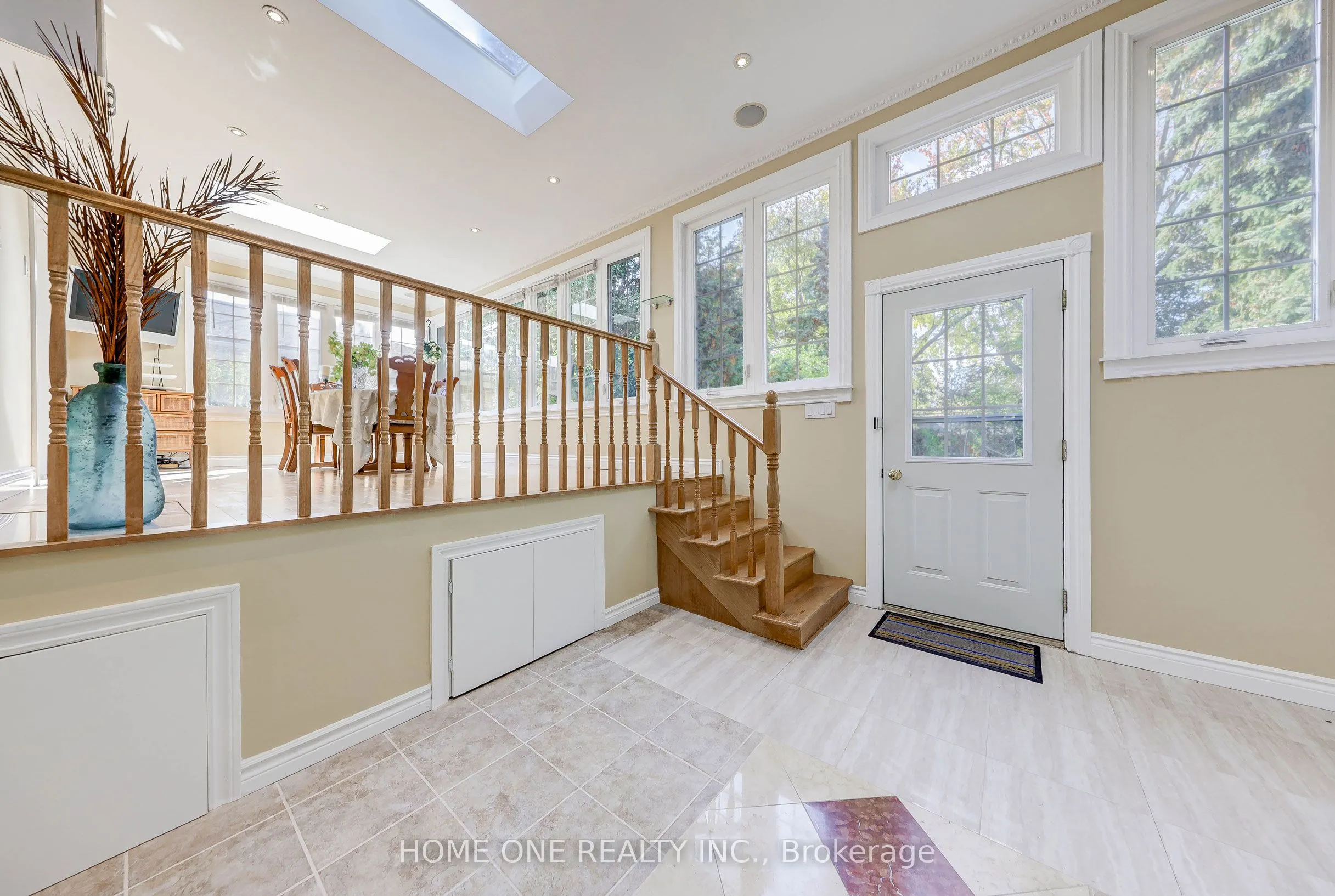 12 Lauralynn Crescent