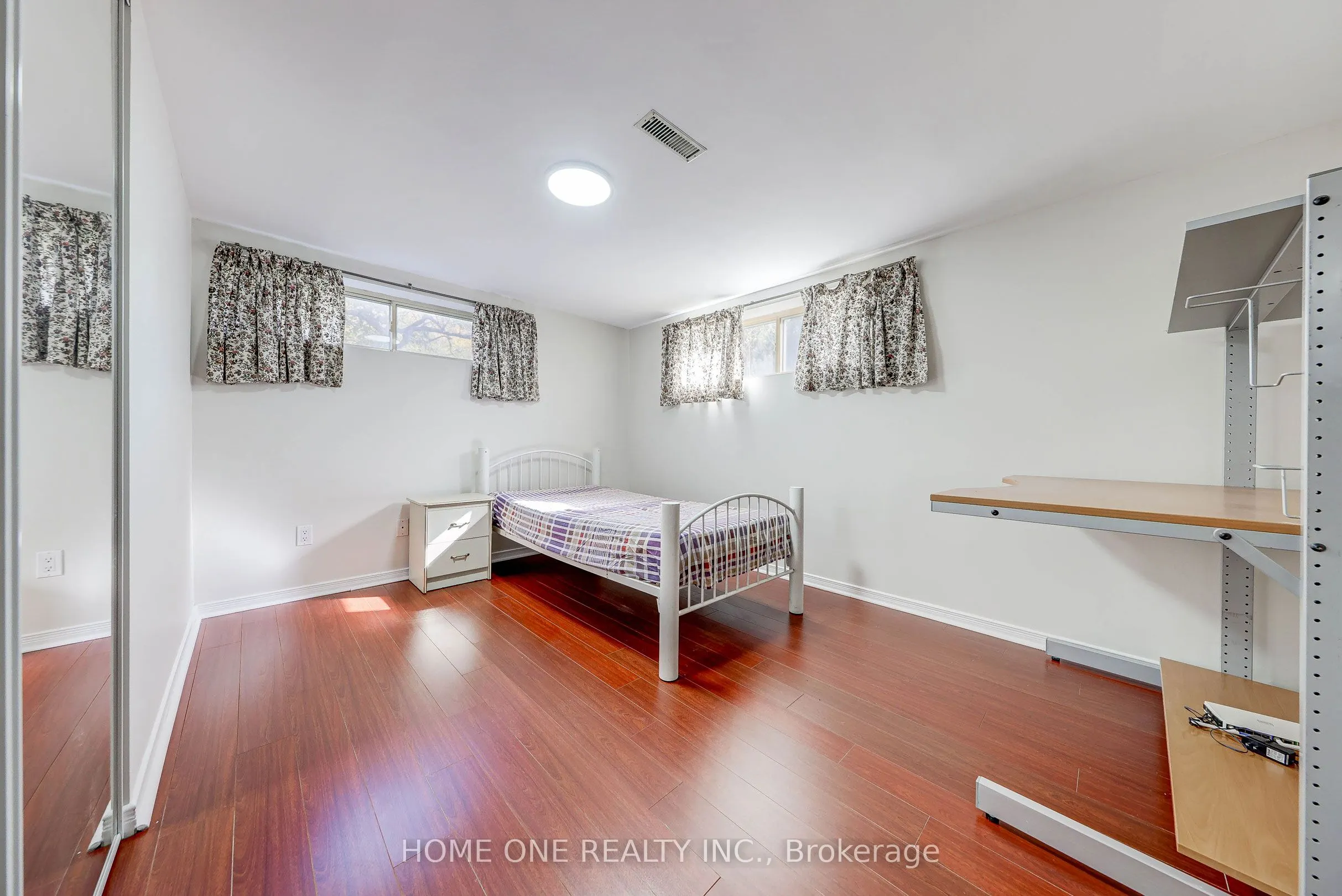 12 Lauralynn Crescent