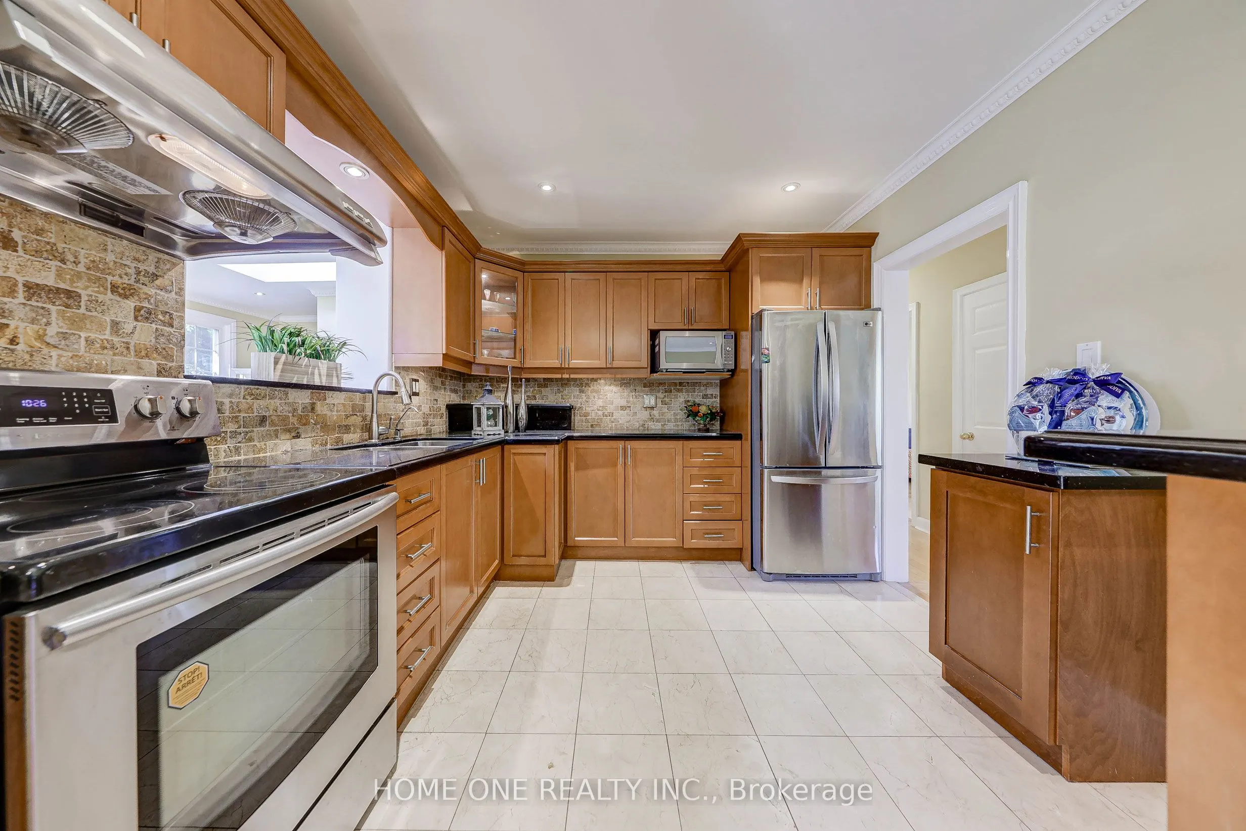 12 Lauralynn Crescent