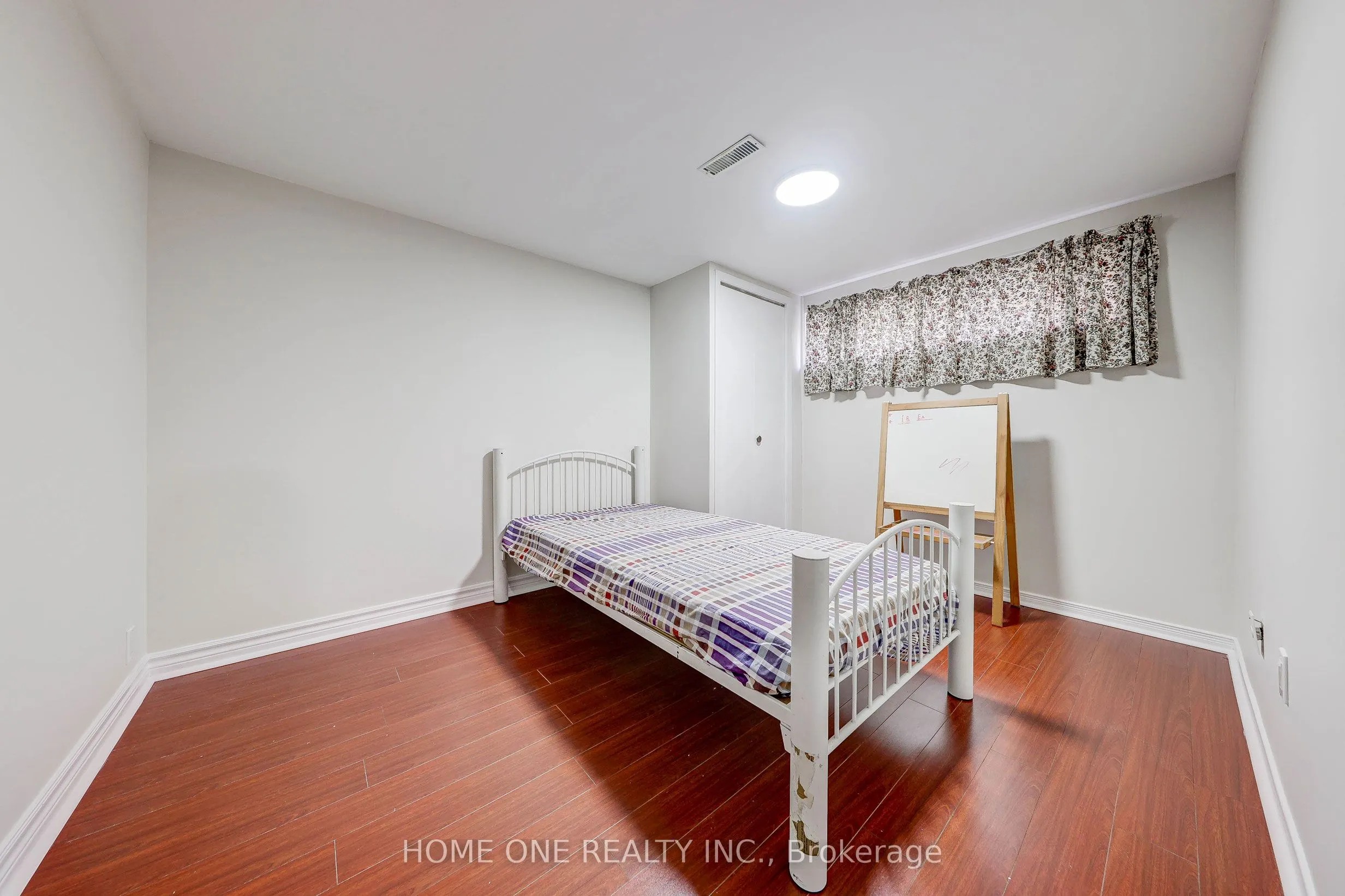 12 Lauralynn Crescent