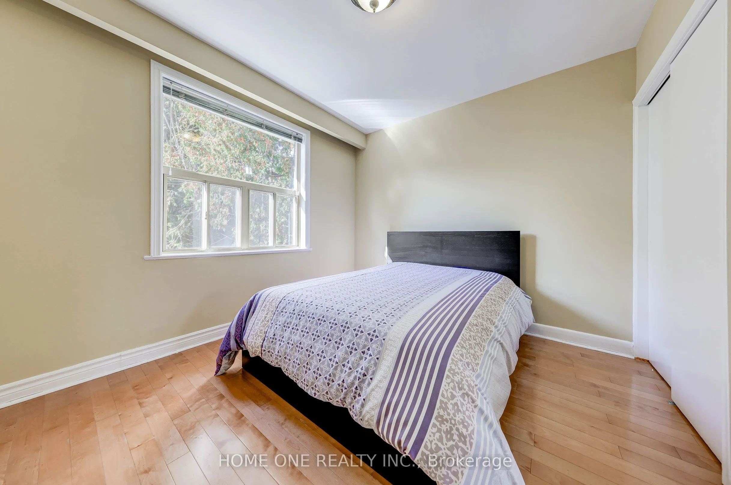 12 Lauralynn Crescent