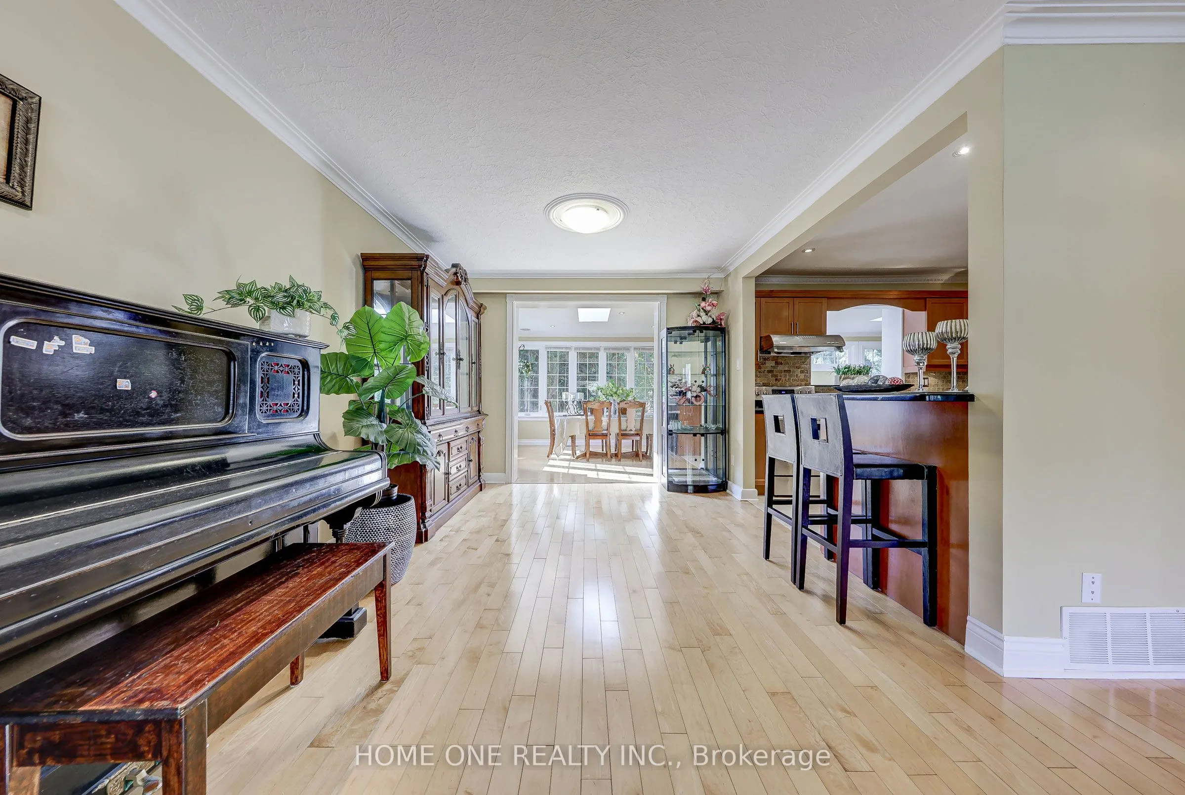 12 Lauralynn Crescent