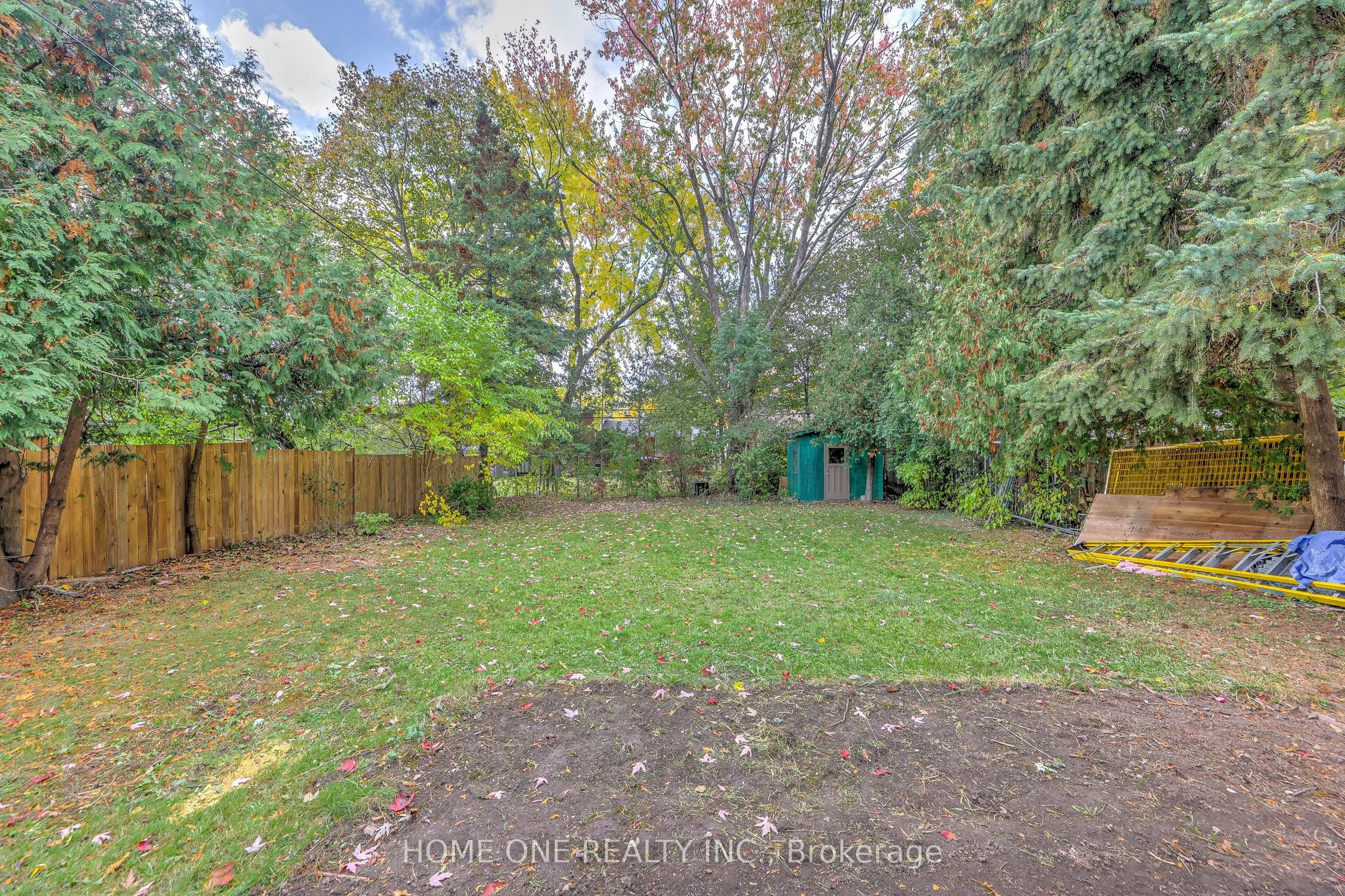 12 Lauralynn Crescent