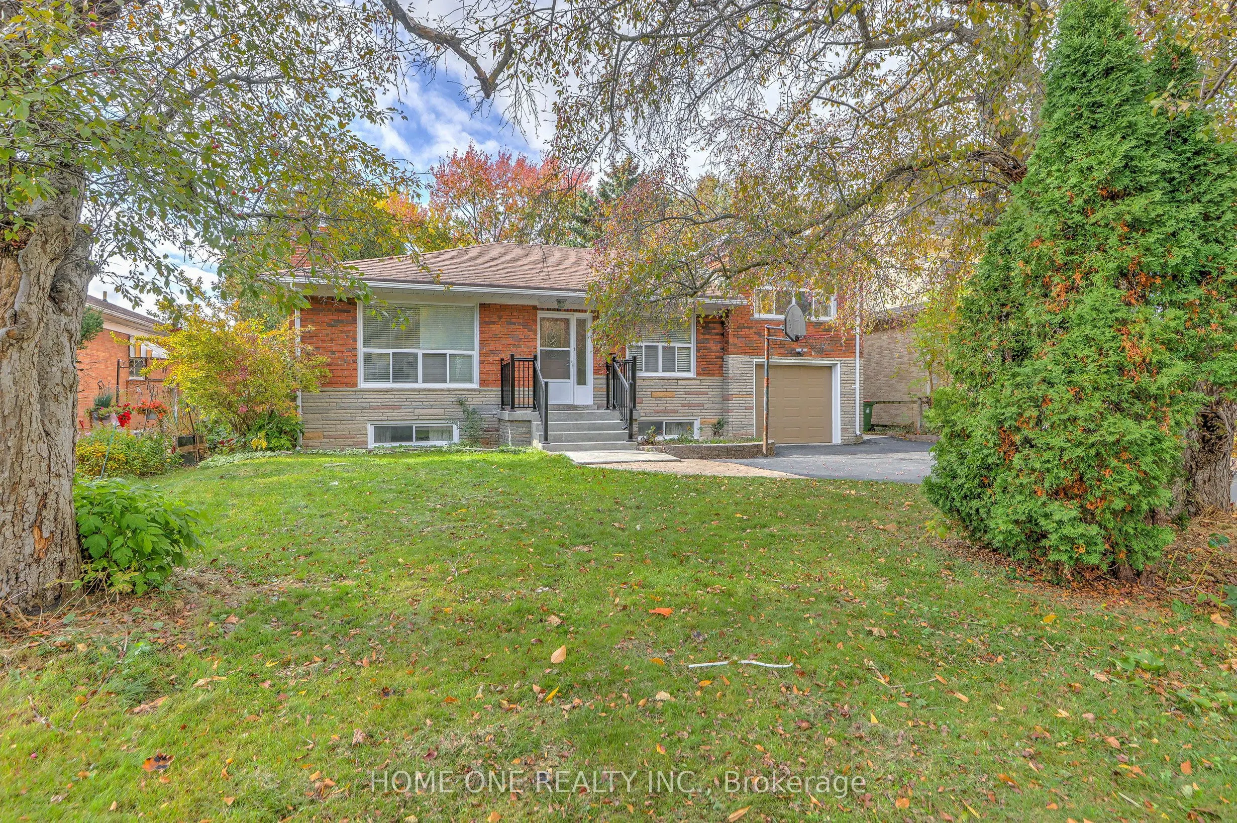 12 Lauralynn Crescent