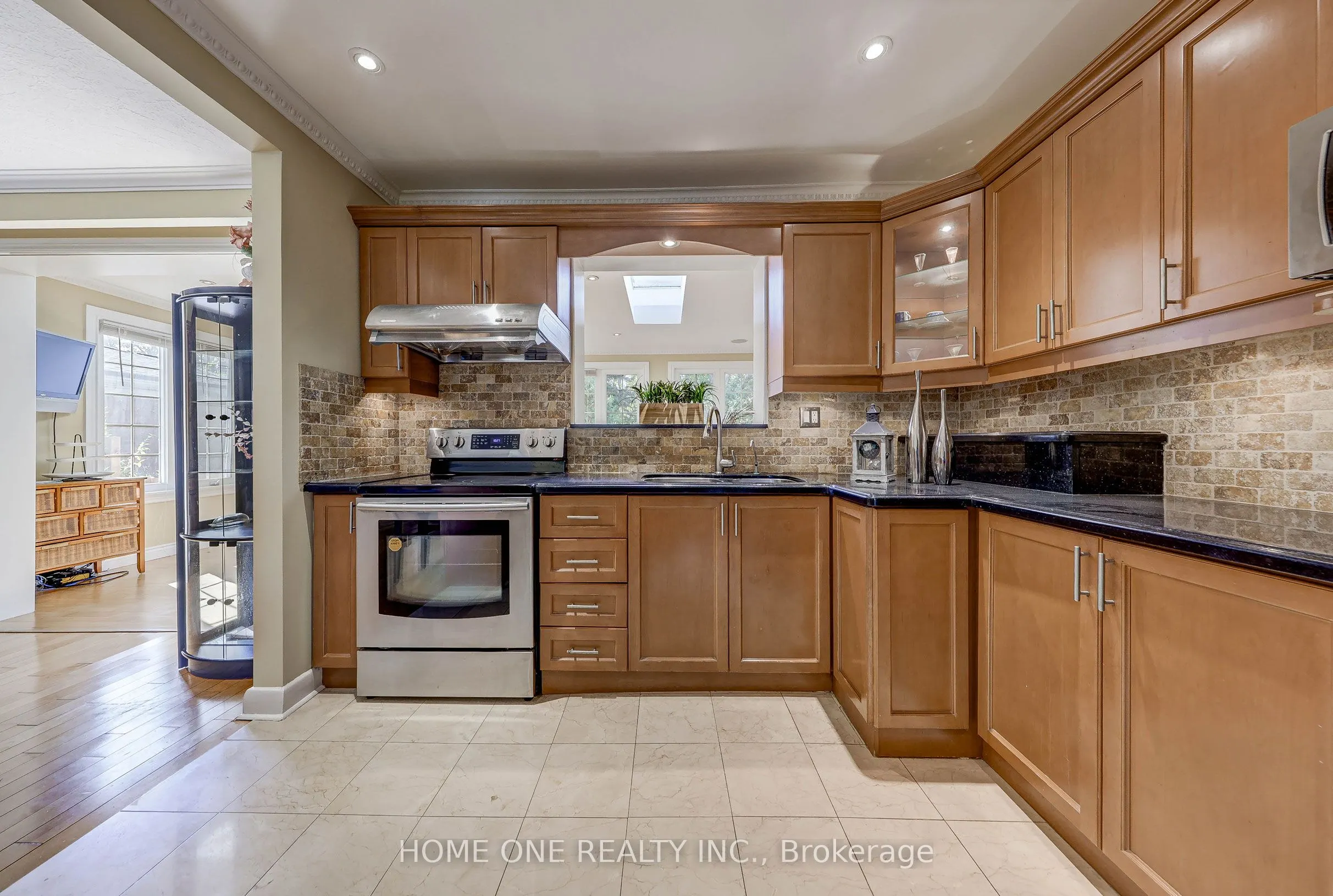 12 Lauralynn Crescent