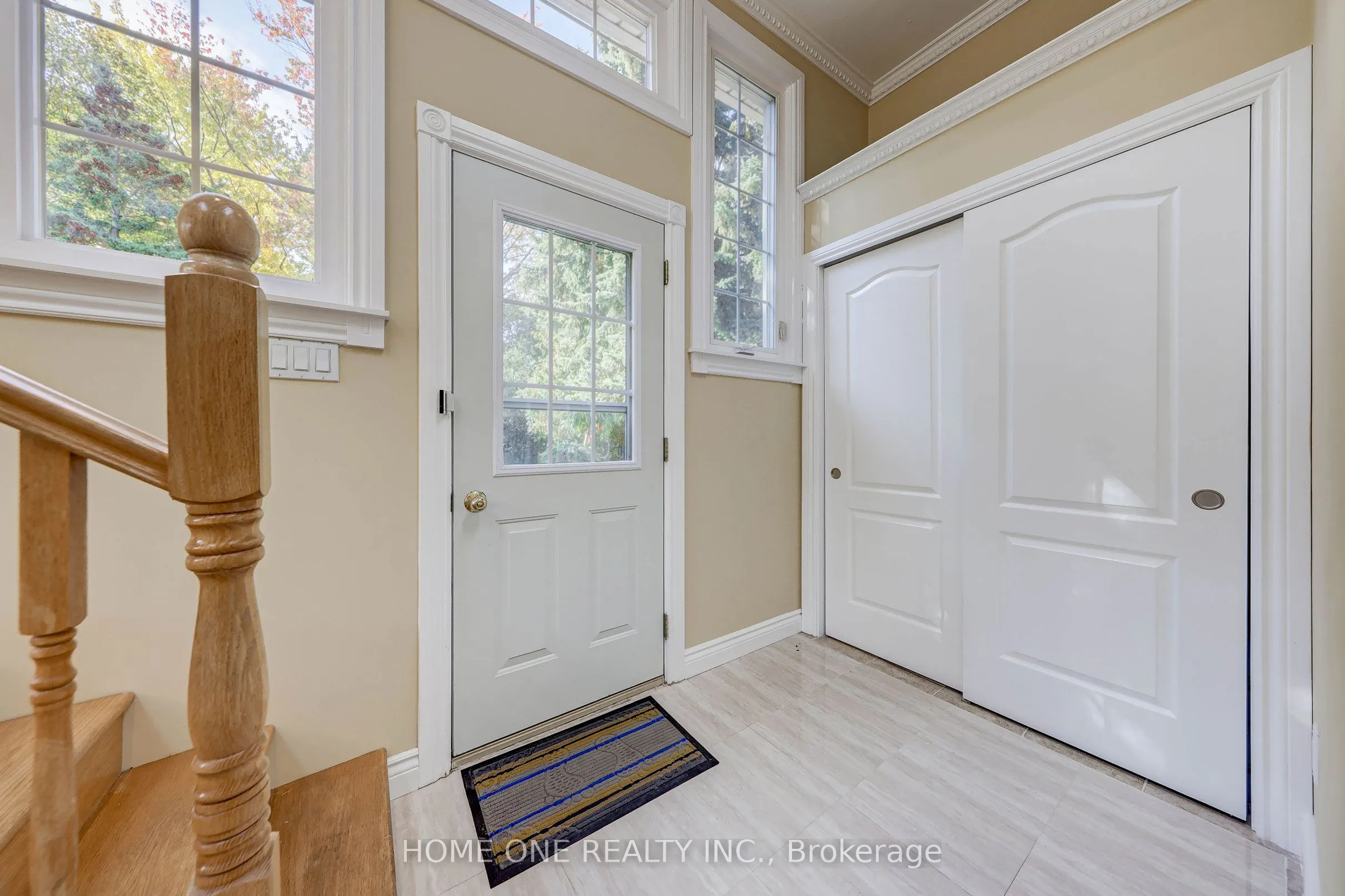 12 Lauralynn Crescent