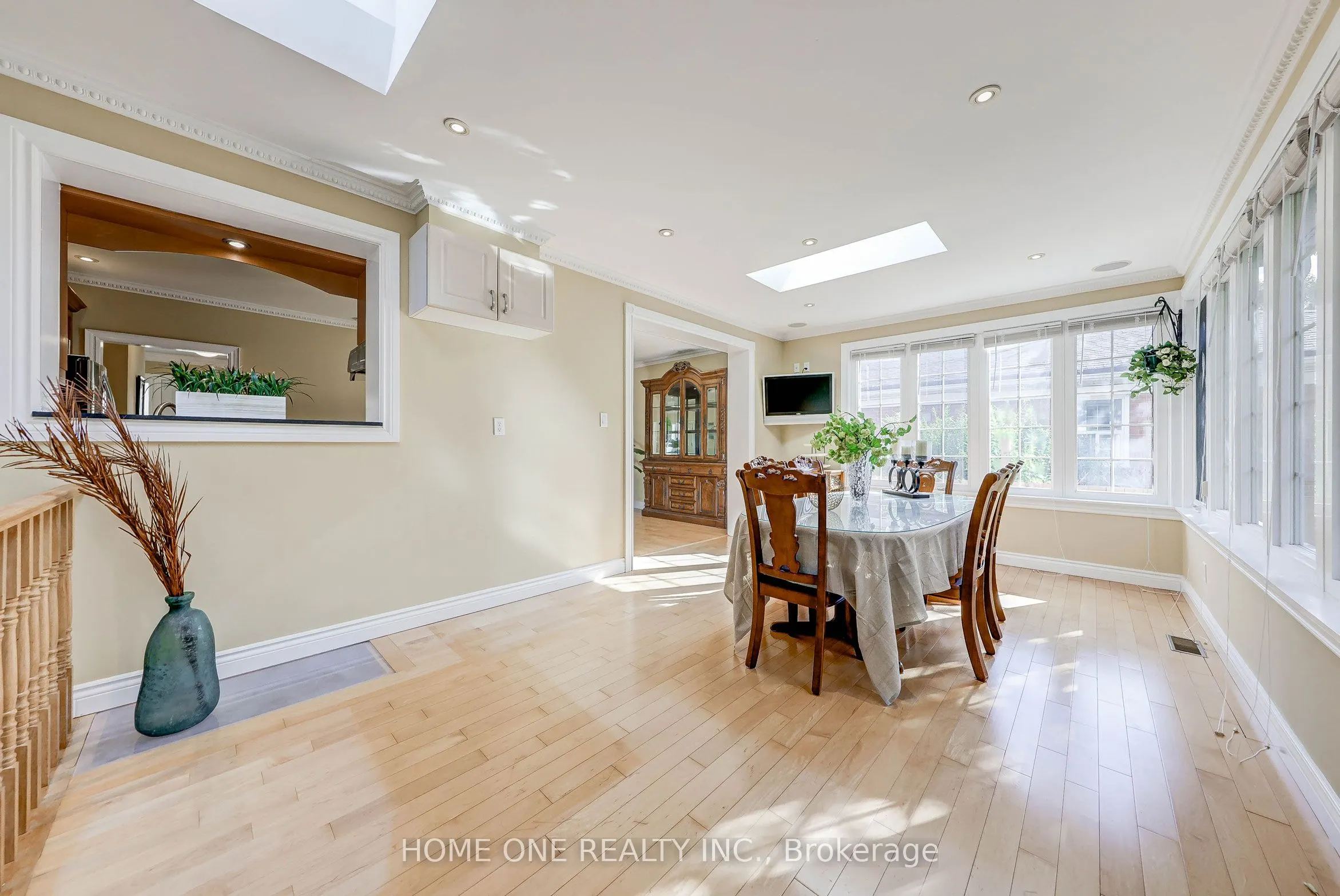 12 Lauralynn Crescent