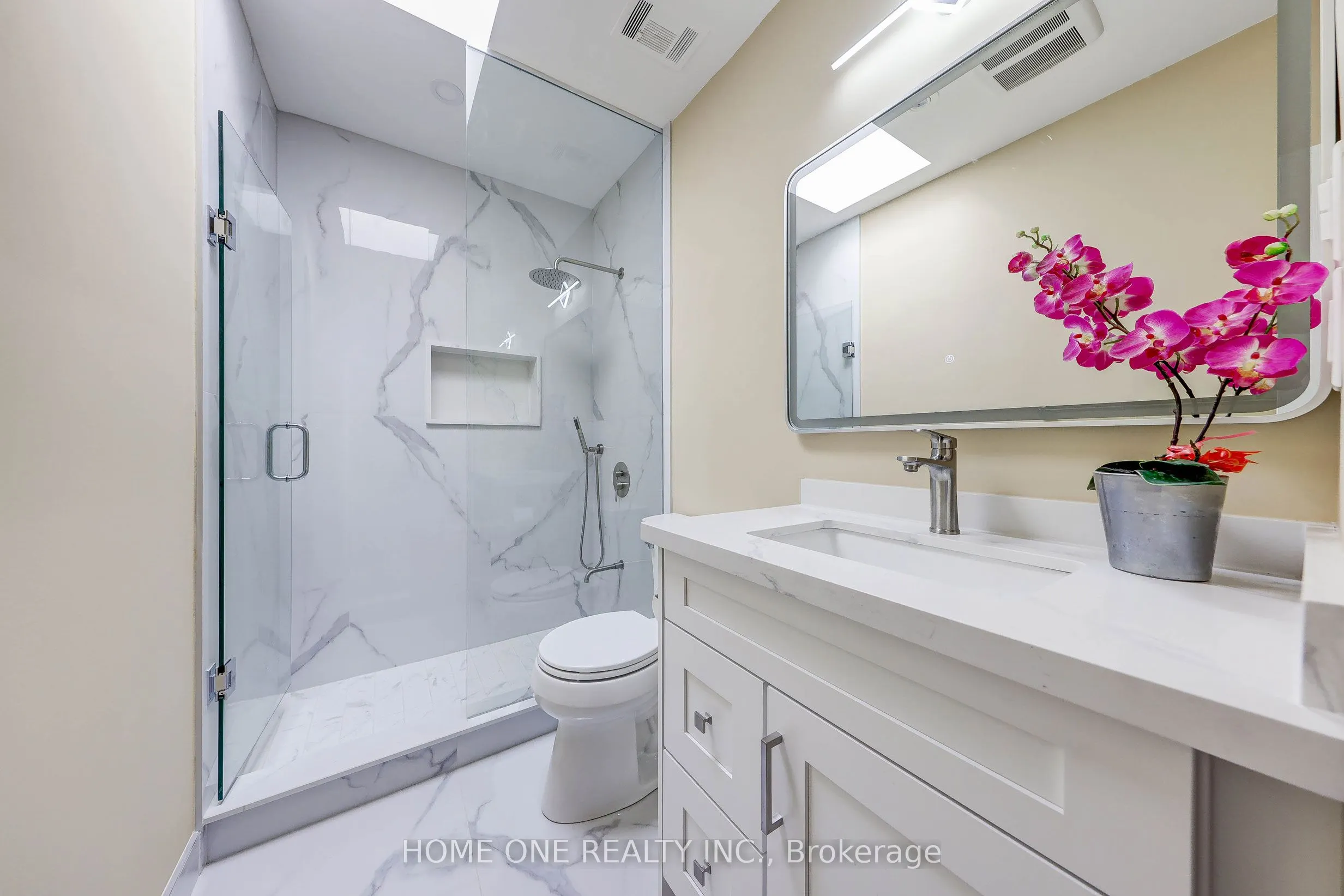 12 Lauralynn Crescent