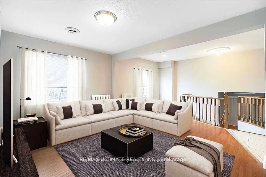 745 Coxwell Avenue, #Upper