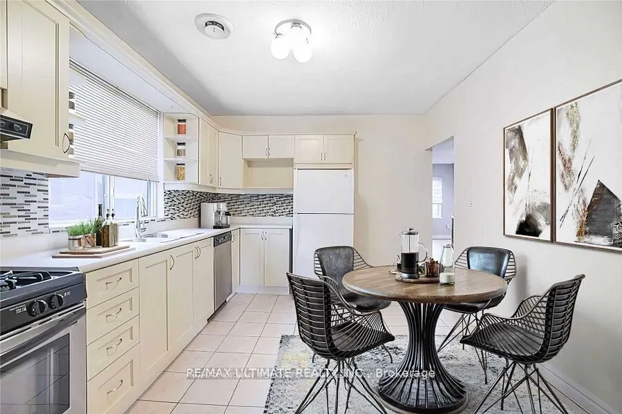 745 Coxwell Avenue, #Upper