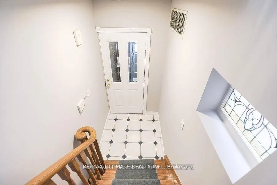 745 Coxwell Avenue, #Upper