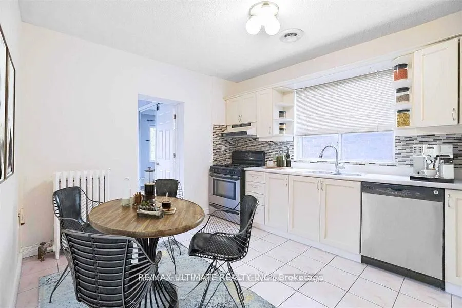 745 Coxwell Avenue, #Upper