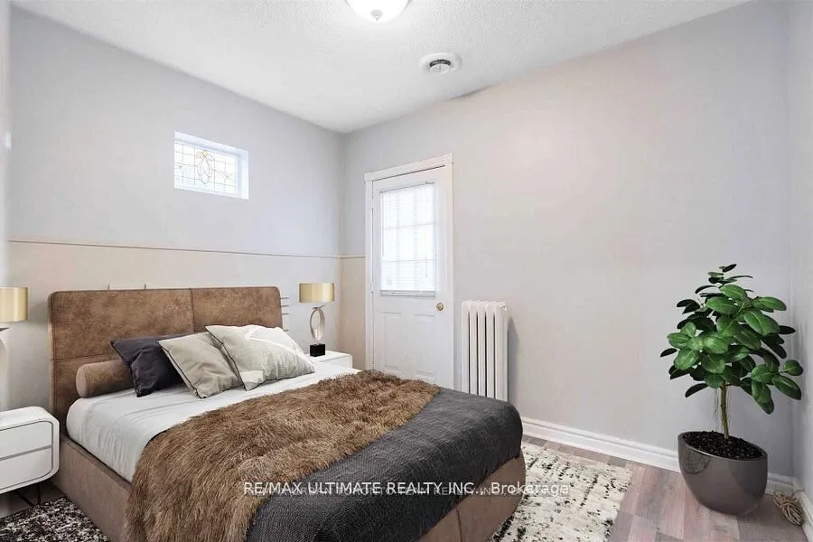 745 Coxwell Avenue, #Upper