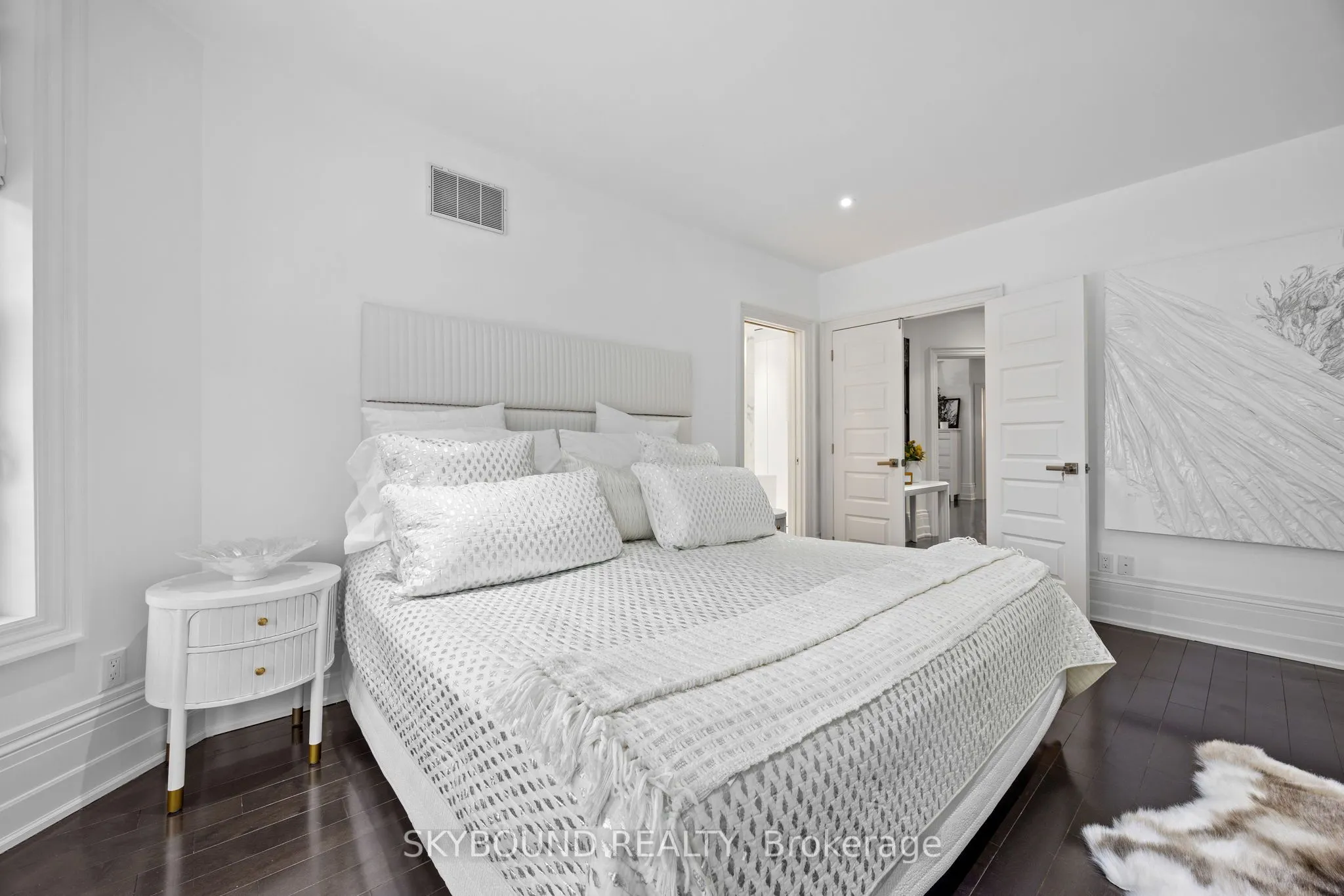 20 Fairview Boulevard