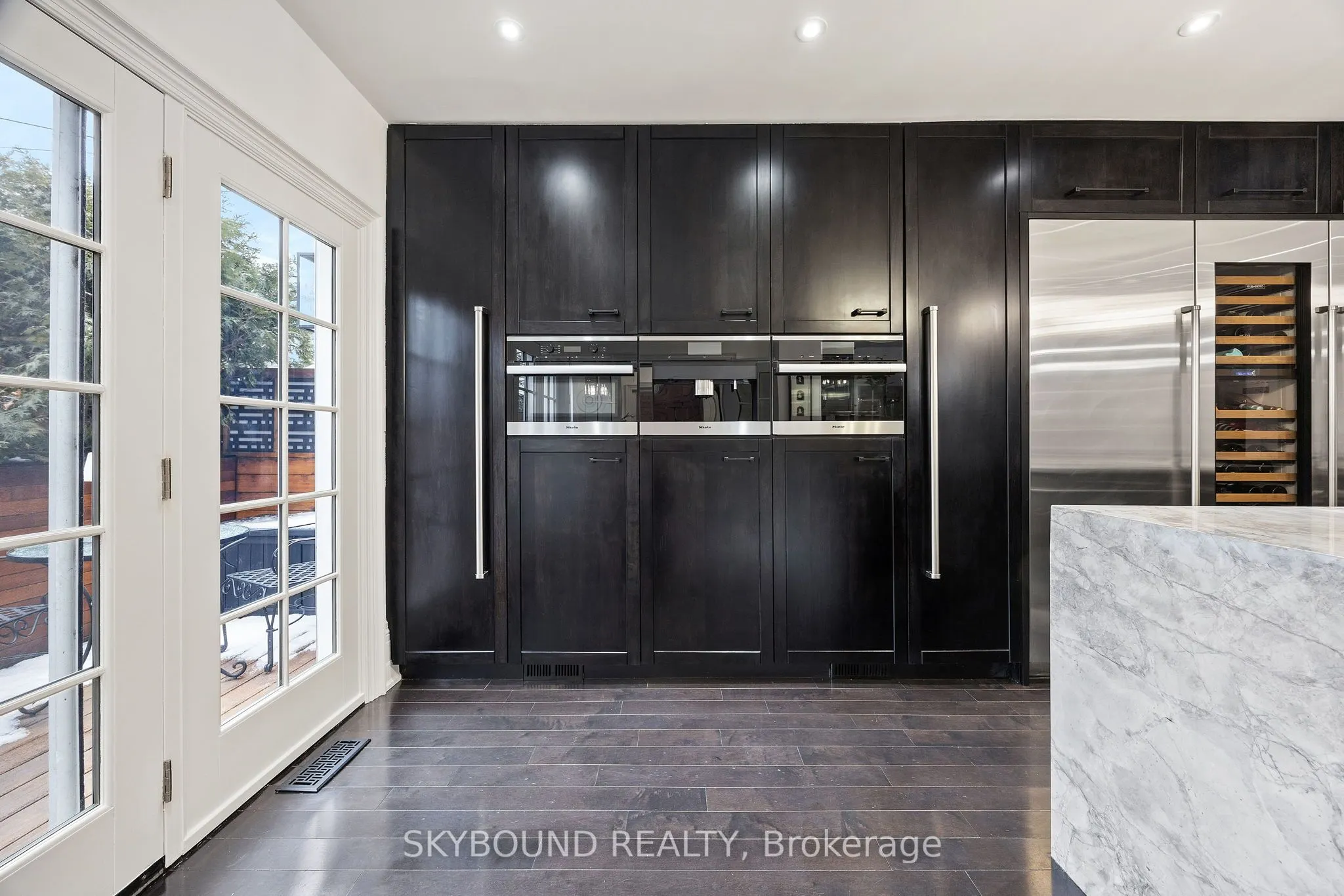 20 Fairview Boulevard