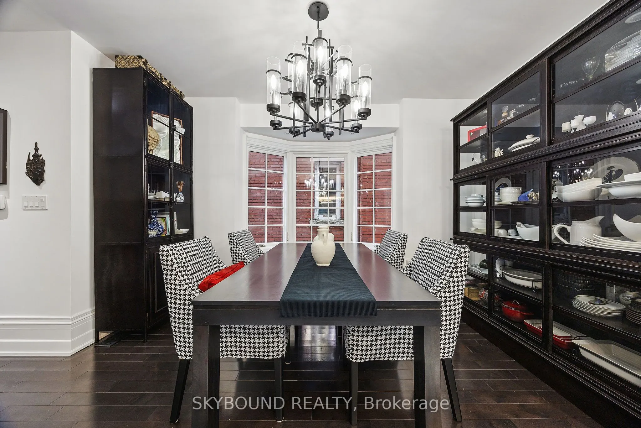 20 Fairview Boulevard