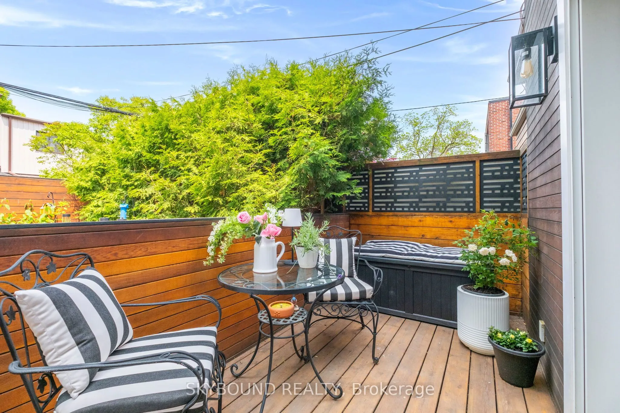 20 Fairview Boulevard