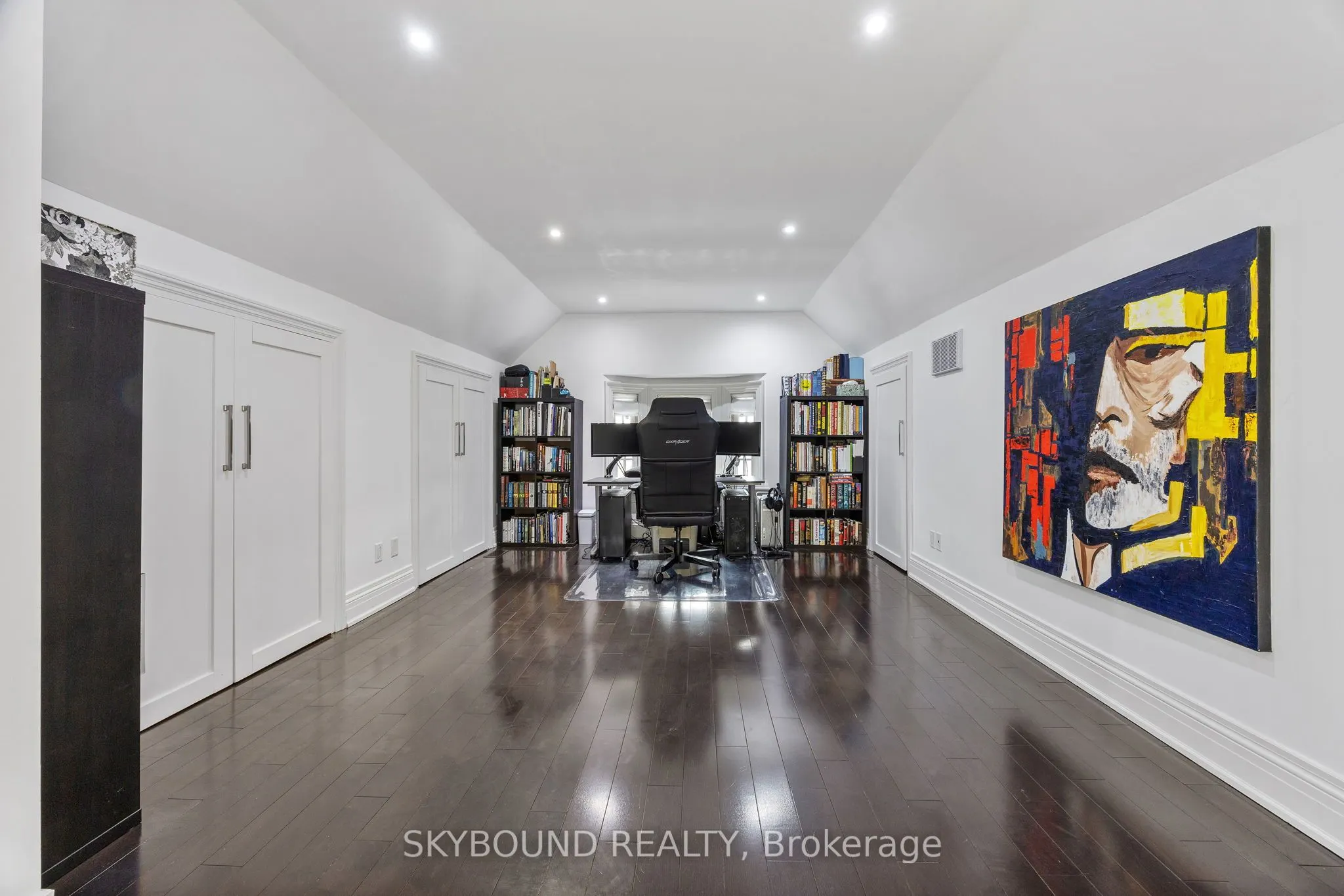 20 Fairview Boulevard