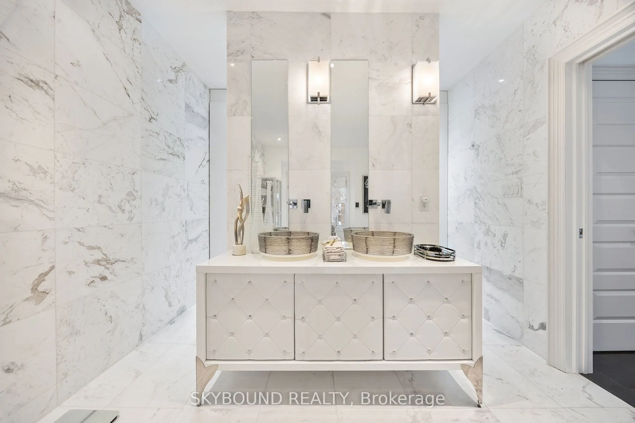 20 Fairview Boulevard