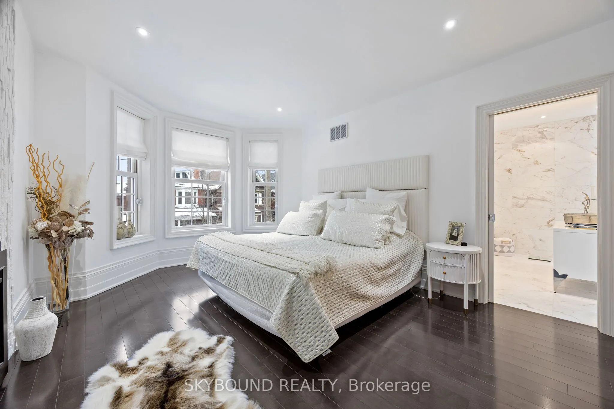 20 Fairview Boulevard