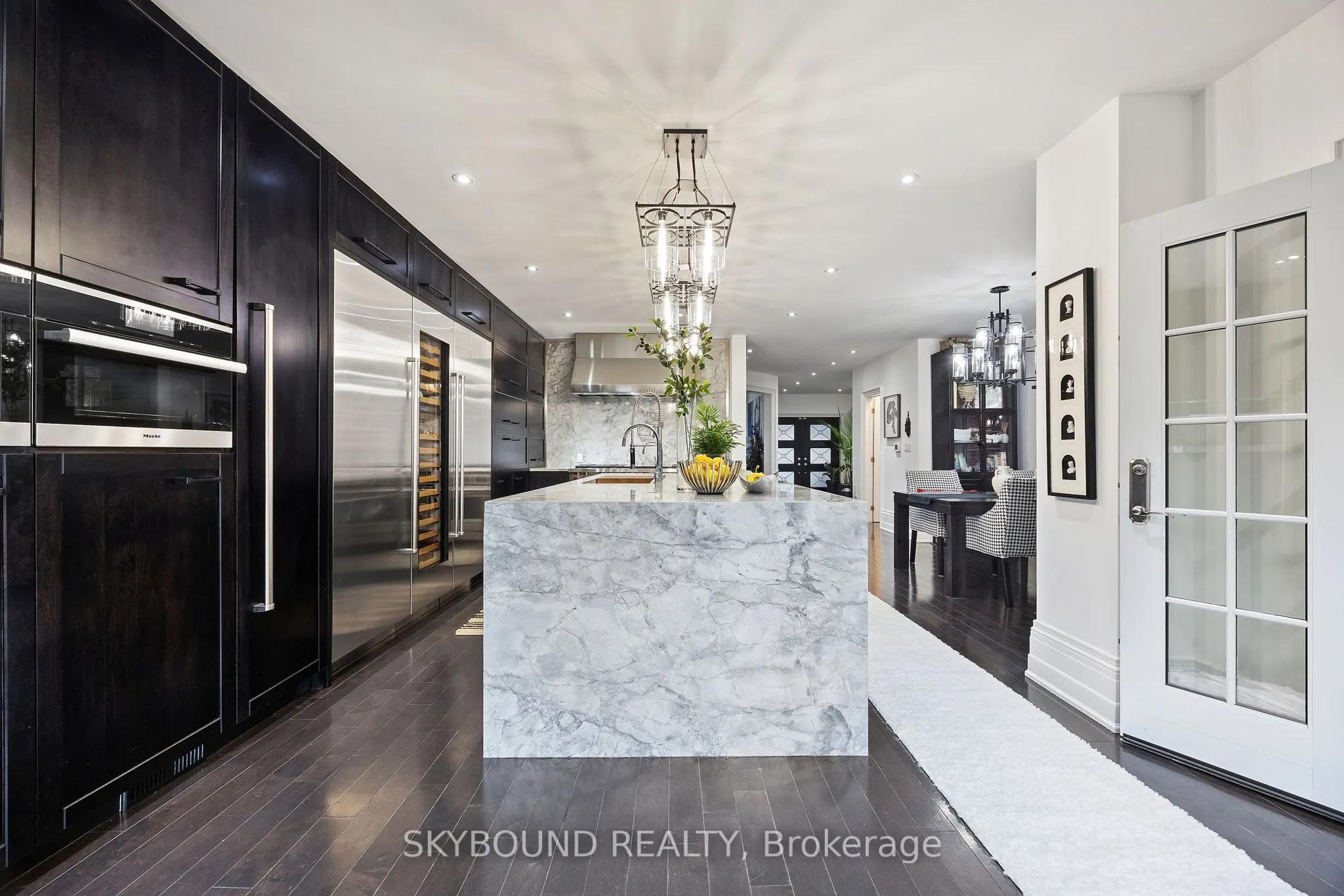 20 Fairview Boulevard