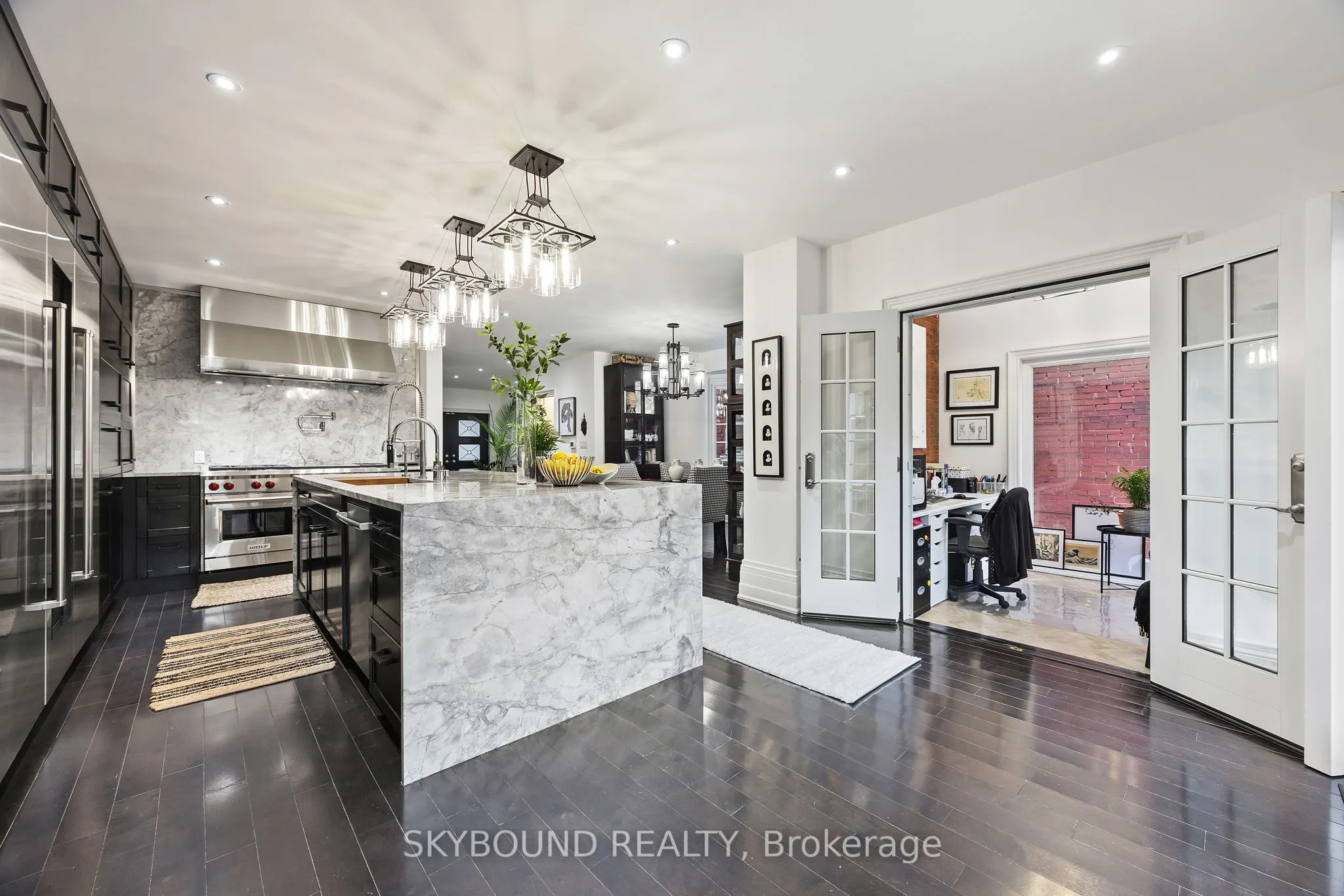 20 Fairview Boulevard